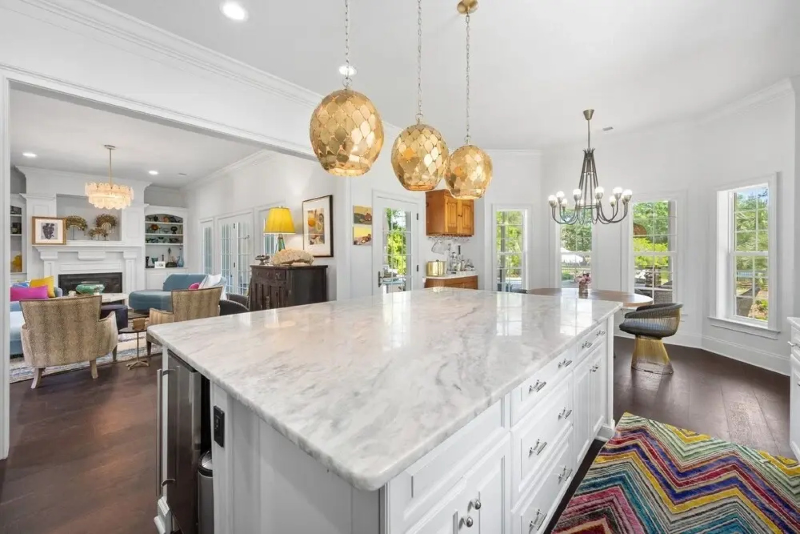 4 bedroom, 4.5 bath overlooking the pond, private pool! The White House 4 Home