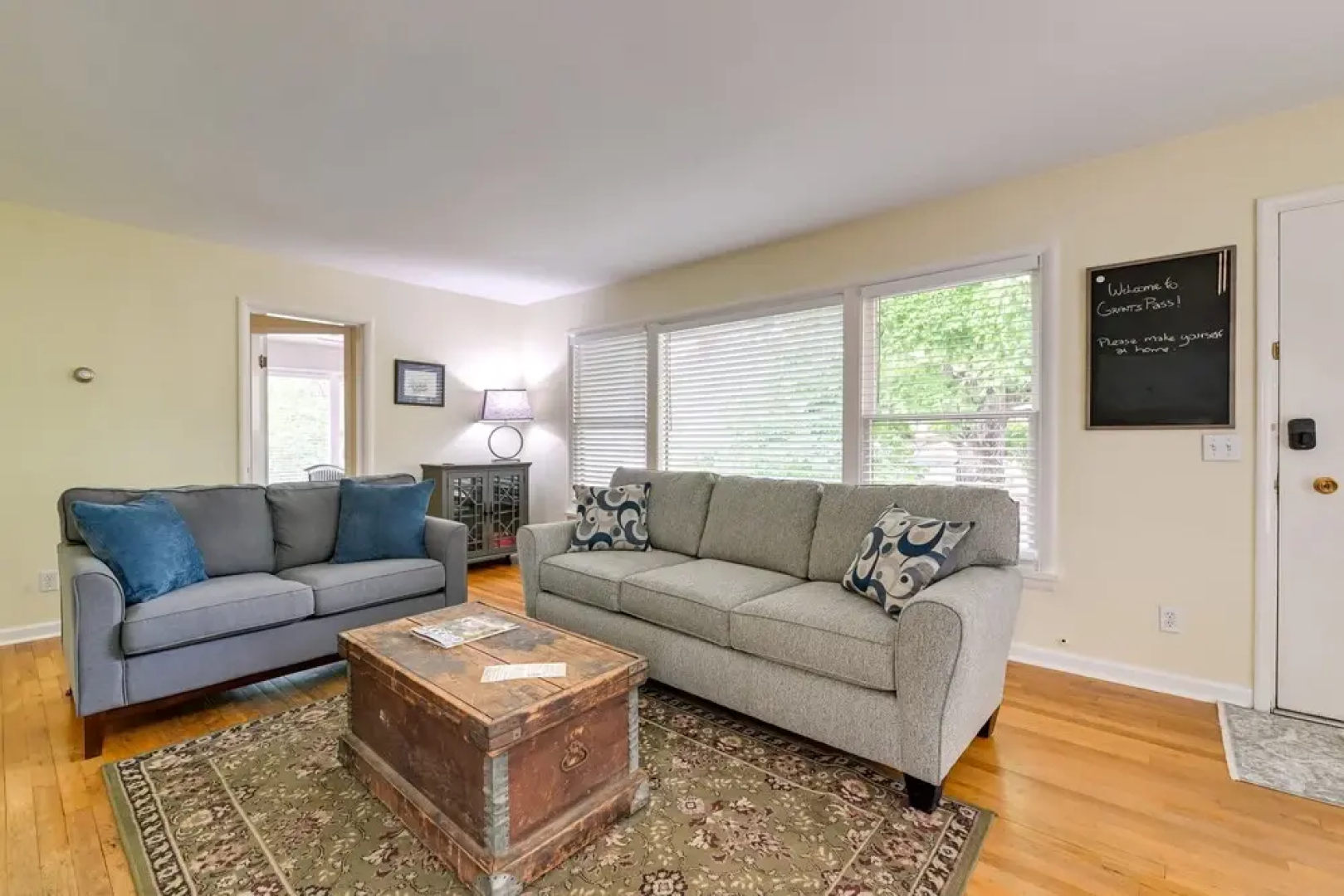 Grants Pass Getaway w/ Expansive Deck!