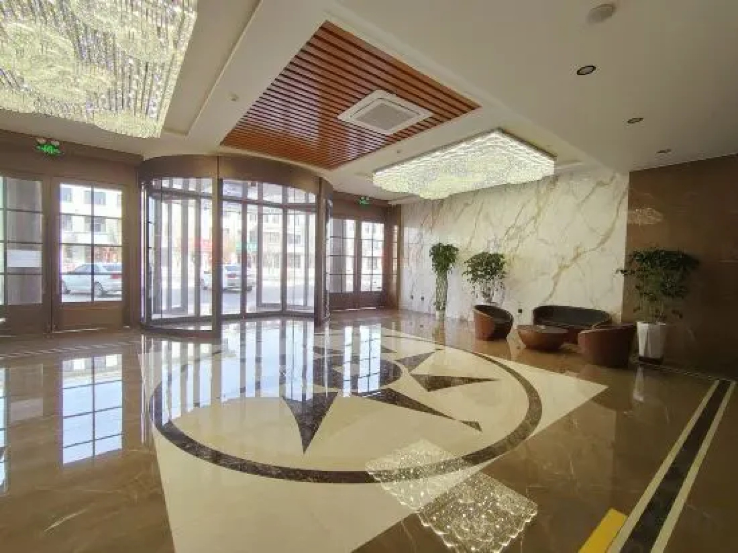 Ejin Tianxia Huyang Guesthouse