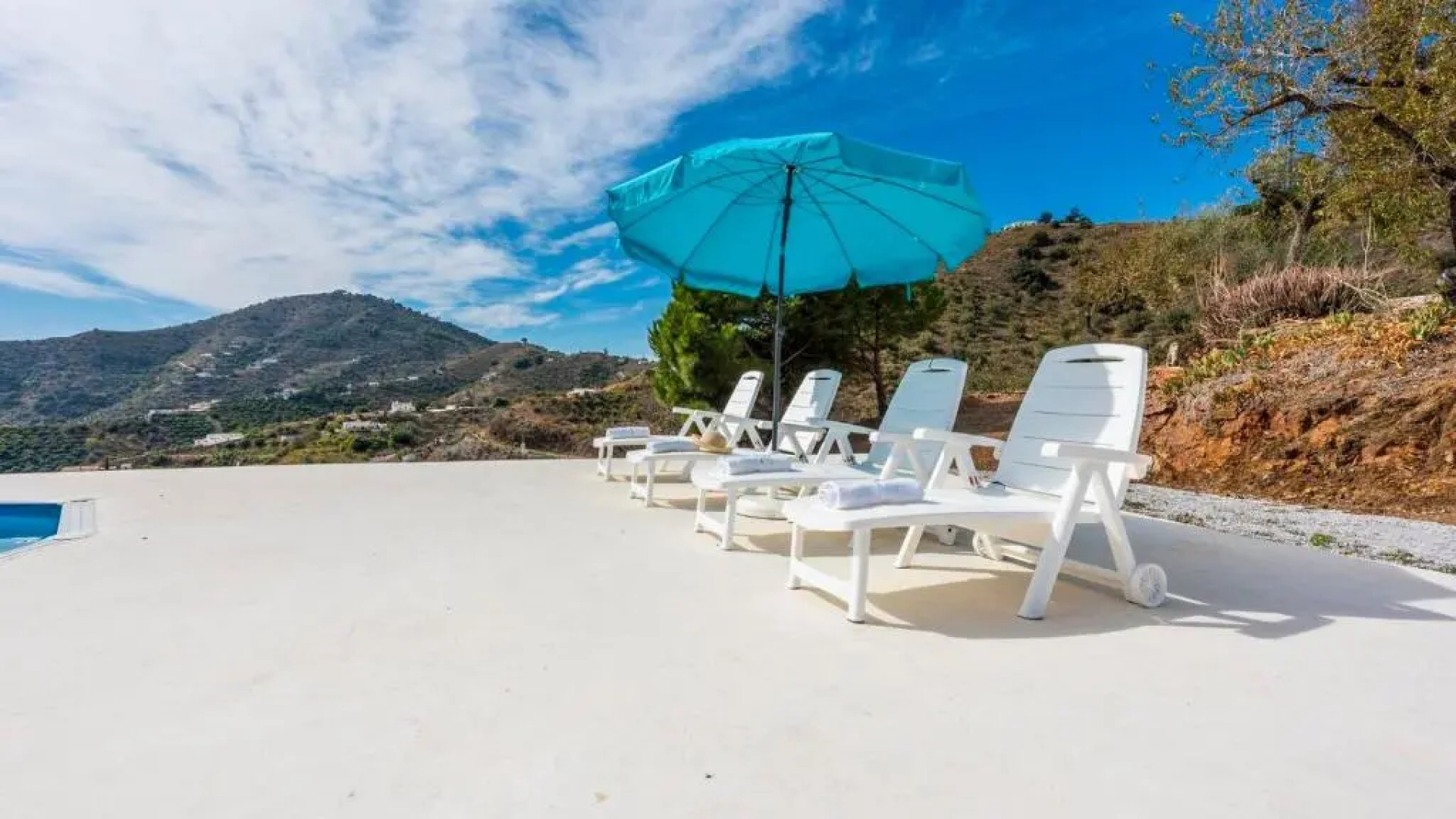 Villa Felicidad Sayalonga by Ruralidays