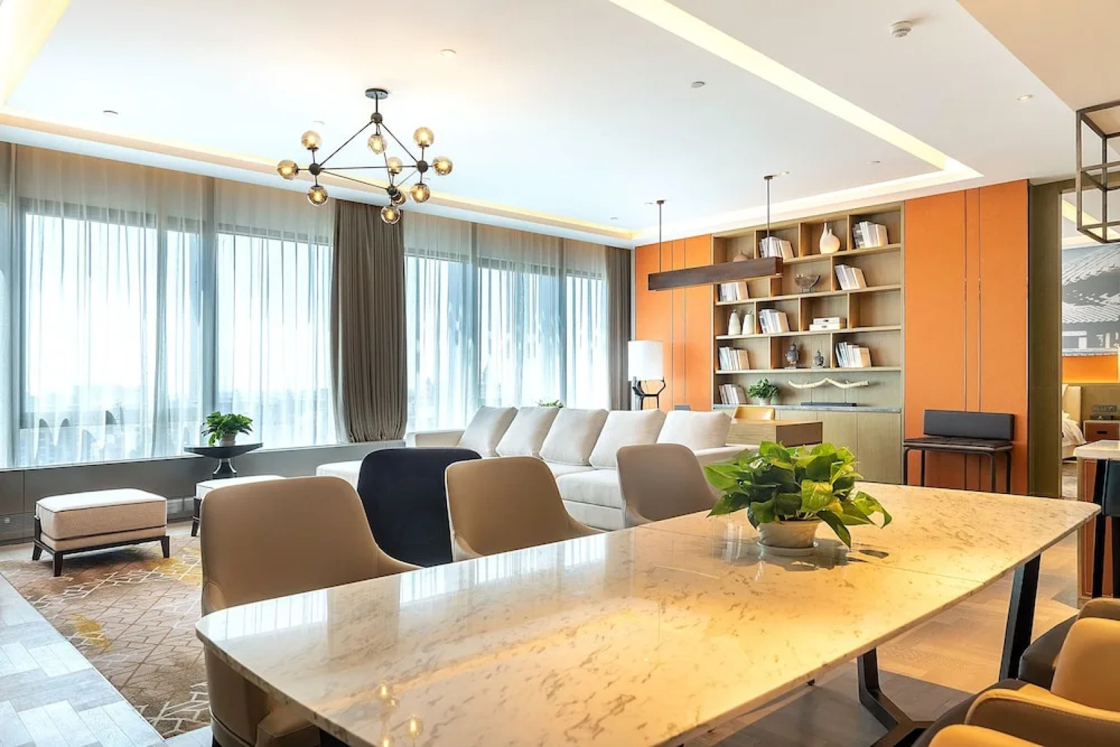 Datong Xinyu Crown Hotel