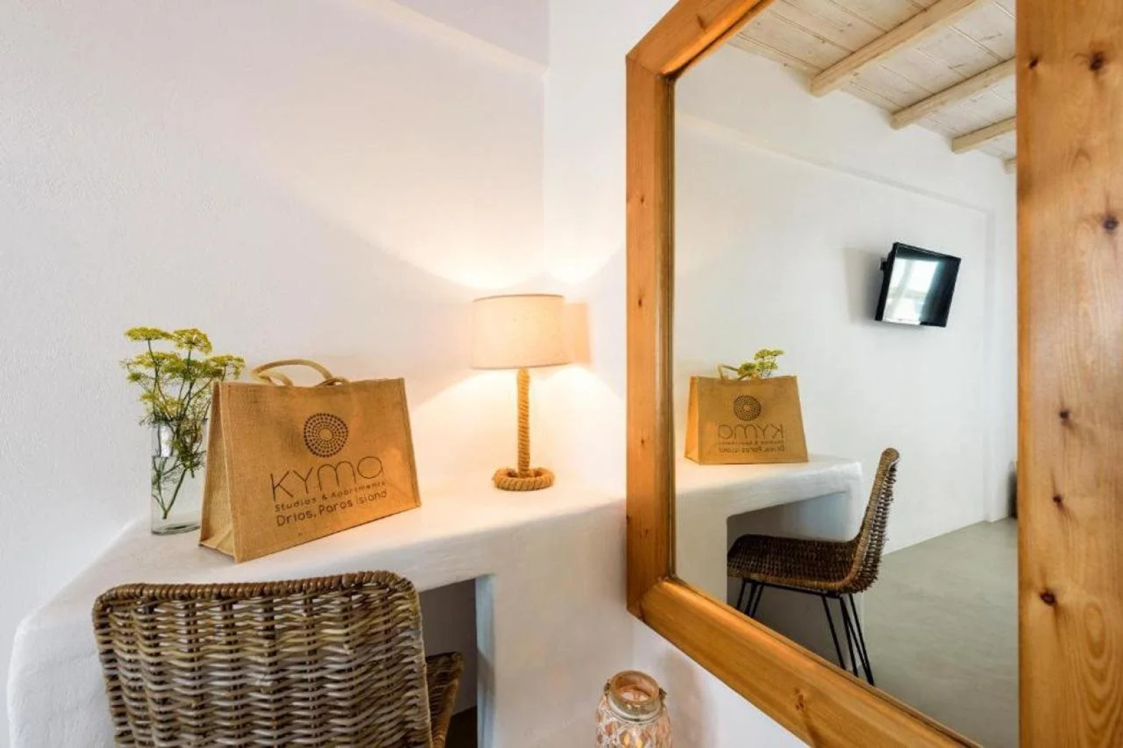 Blue Waves Suites & Apartments To Kyma