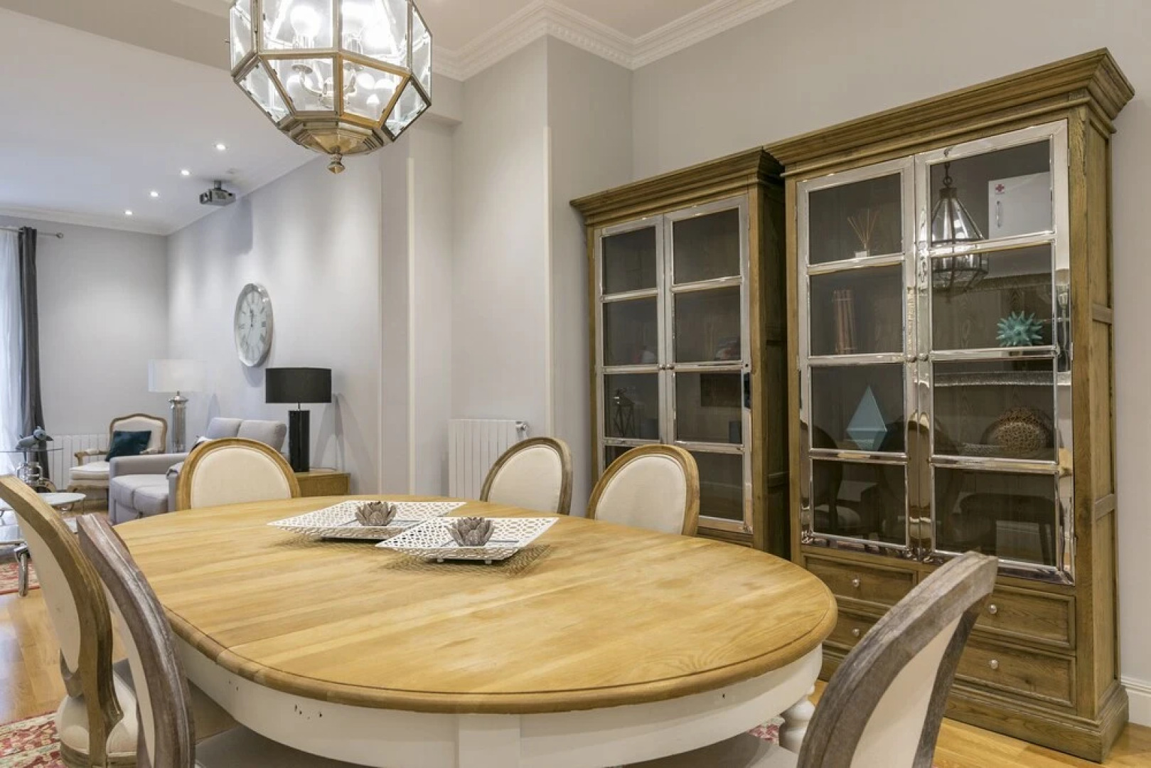 Downtown by Forever Rentals Superior Apartment With 2 Bedrooms. Parking and Wifi