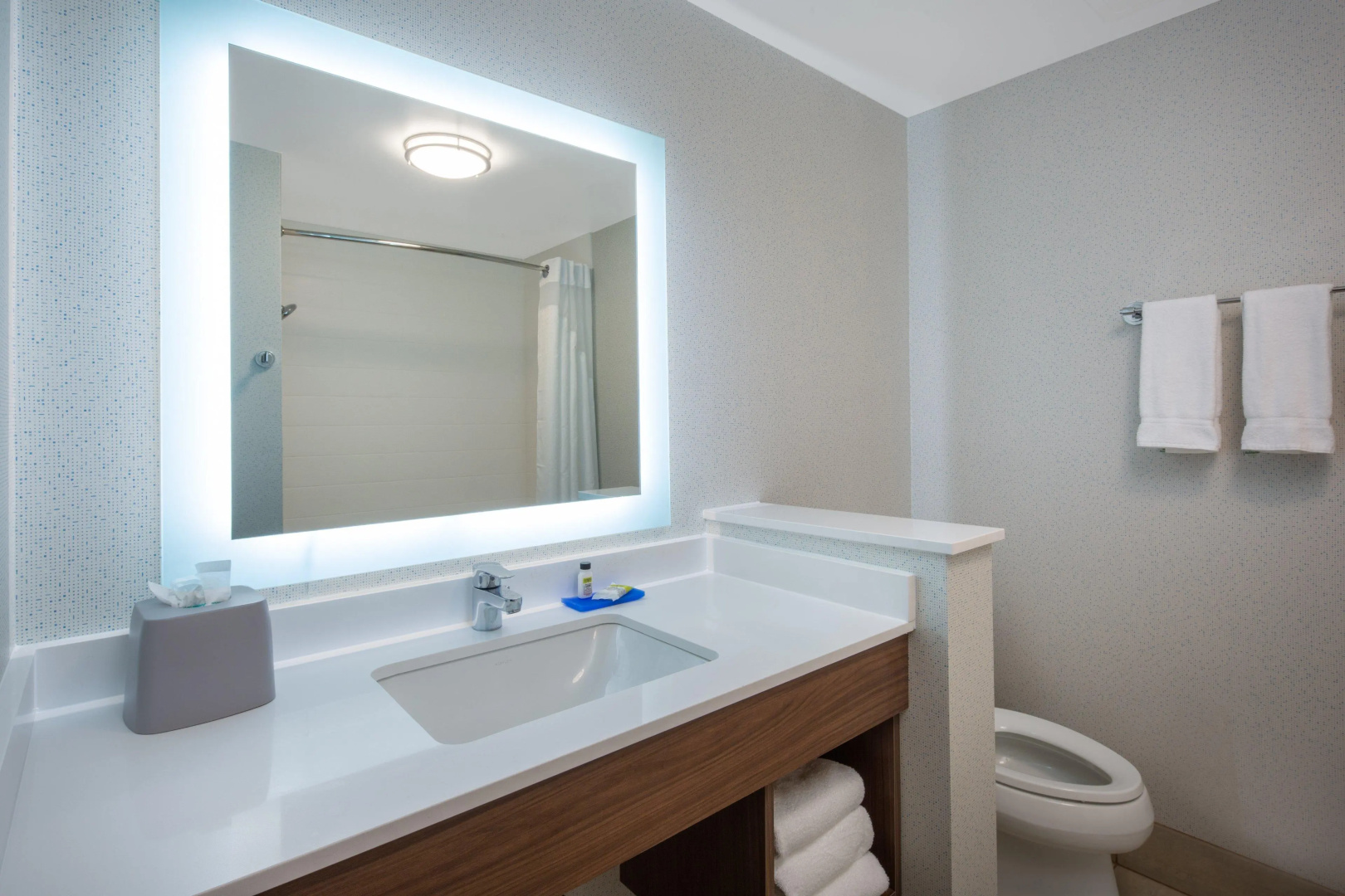 Holiday Inn Express & Suites Chico by IHG
