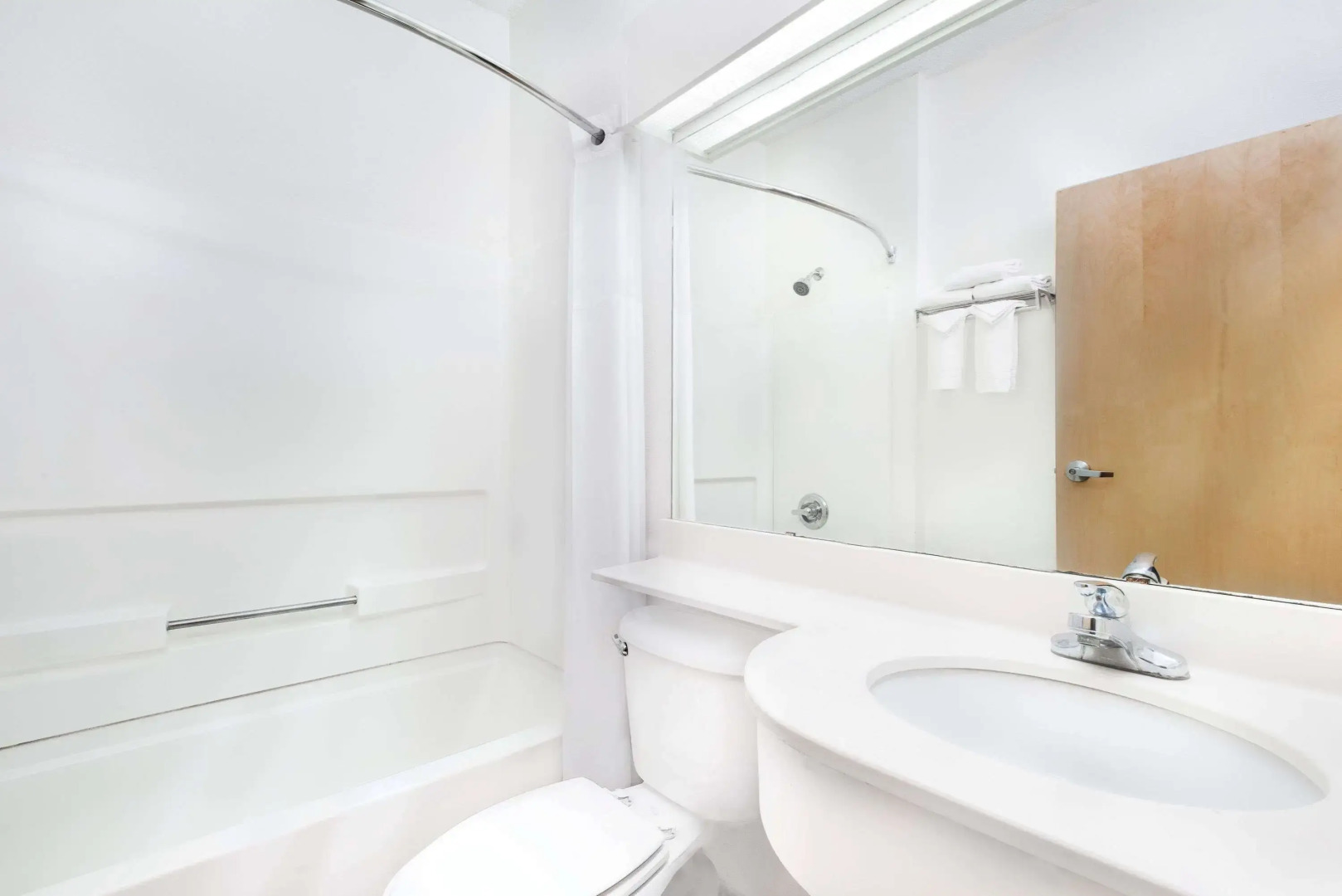 Days Inn & Suites by Wyndham Hutchinson