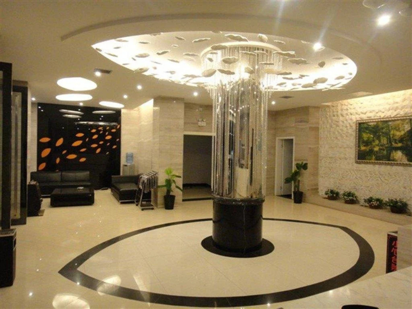 Xianning Milan Flower Fashion Hotel