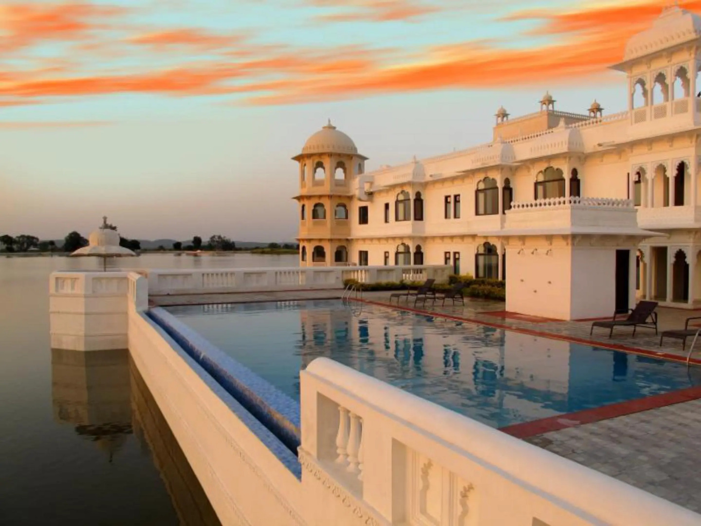 juSTa Lake Nahargarh Palace