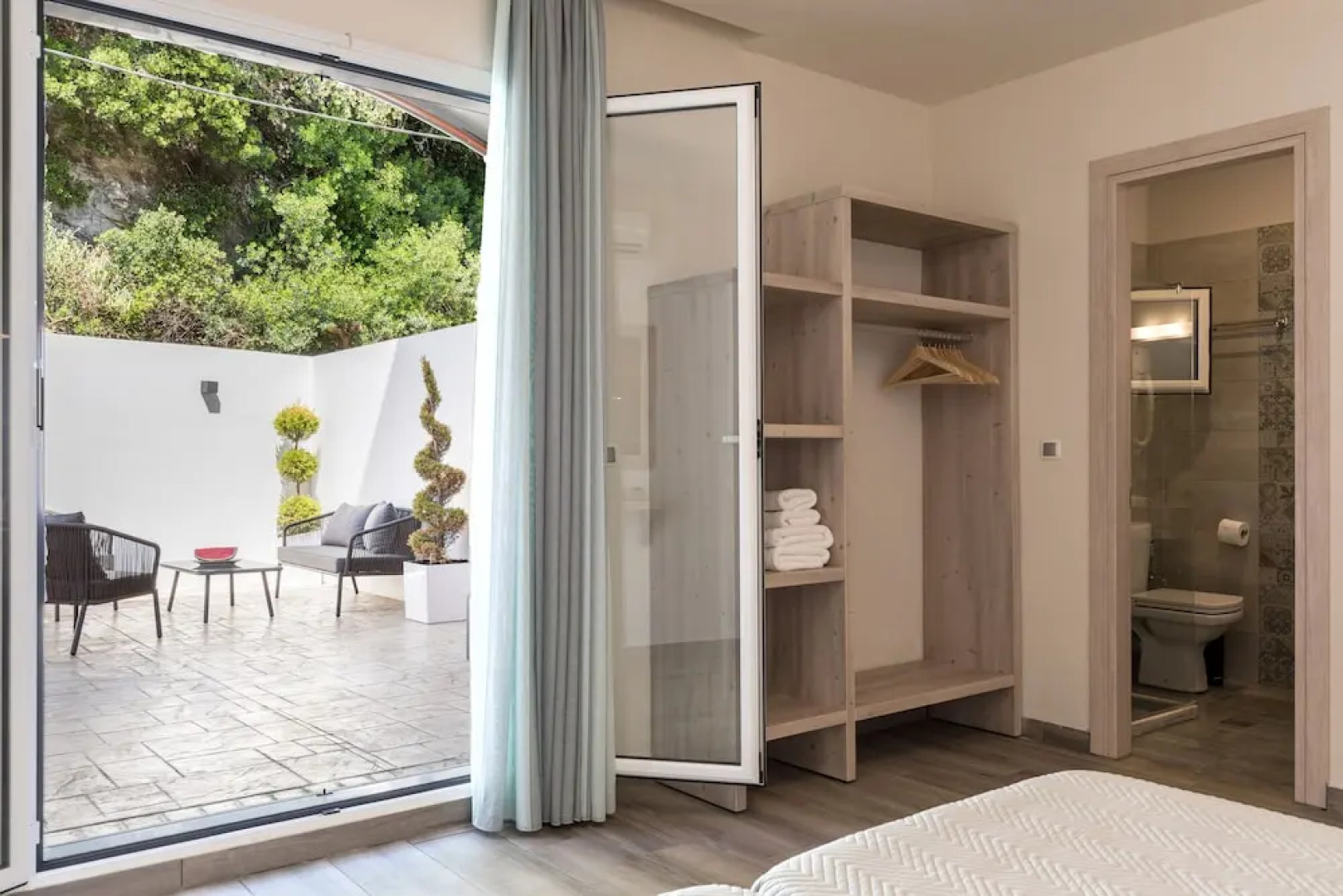 Ipsos Beach Studios By Konnect