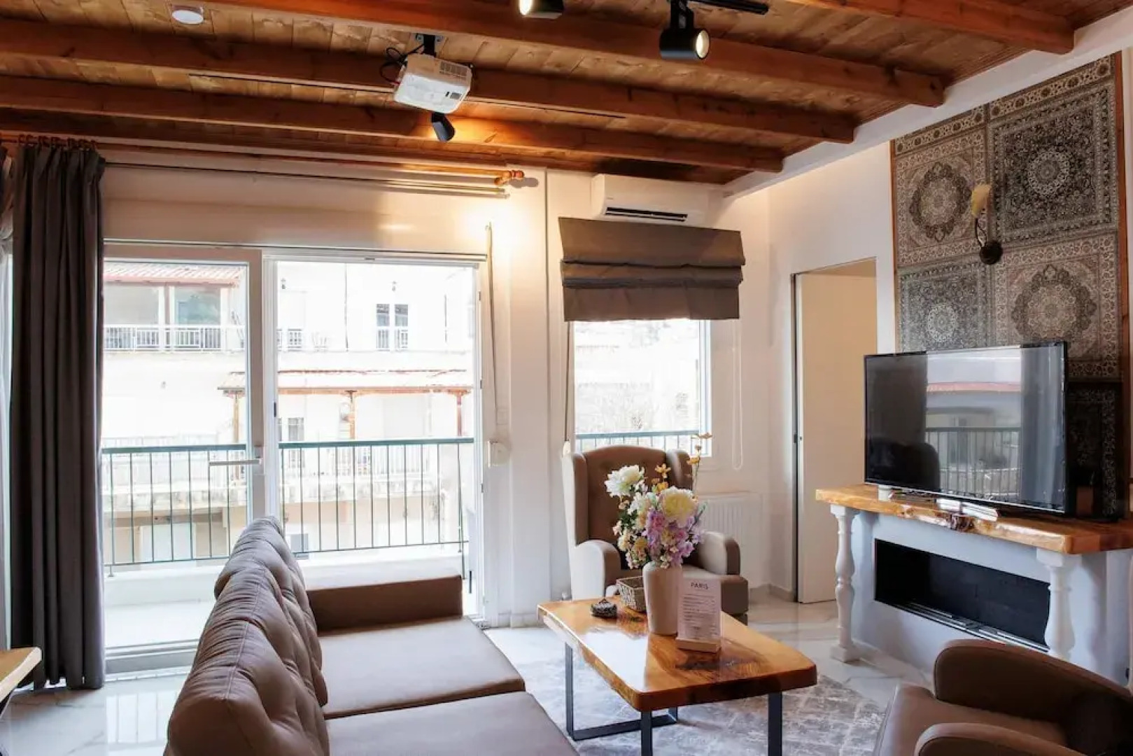 Kozani Central Nest - Homely Vibes