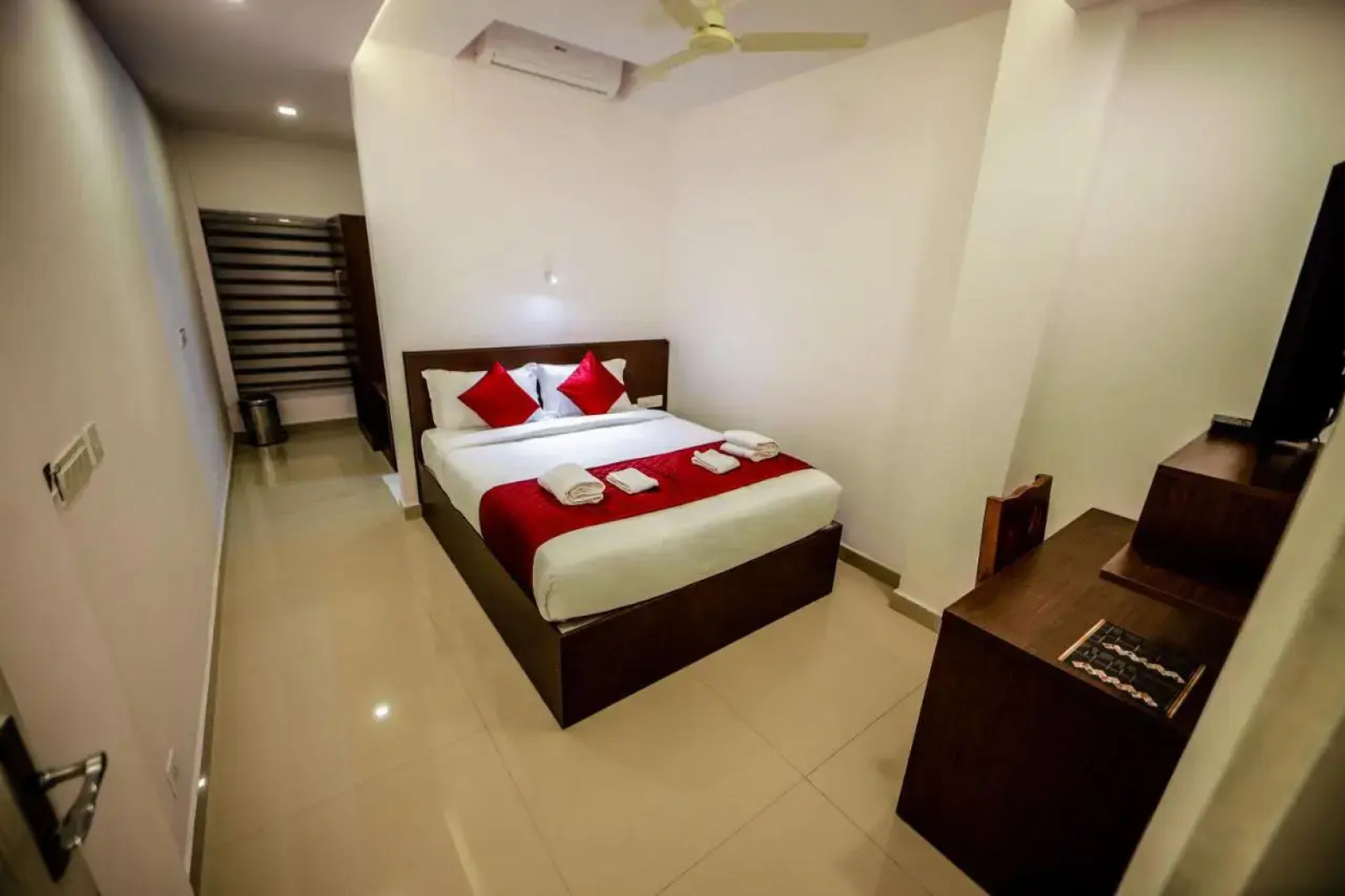 Airport Avenue Plaza