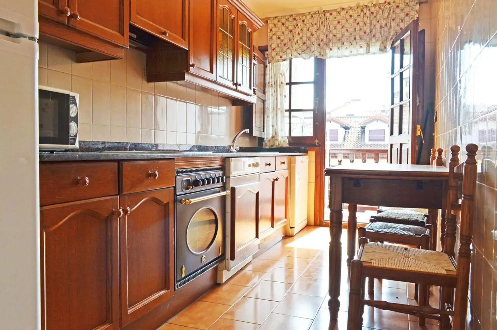 Apartamento El Corro: con parking en pleno centro de Comillas