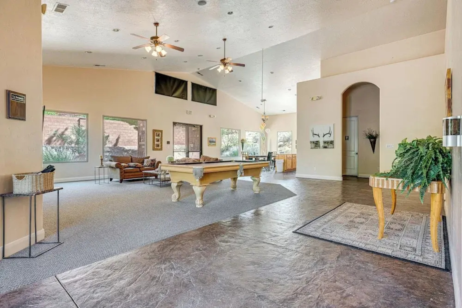 Gorgeous Kanab Home: Canyon Views & Pool Access!