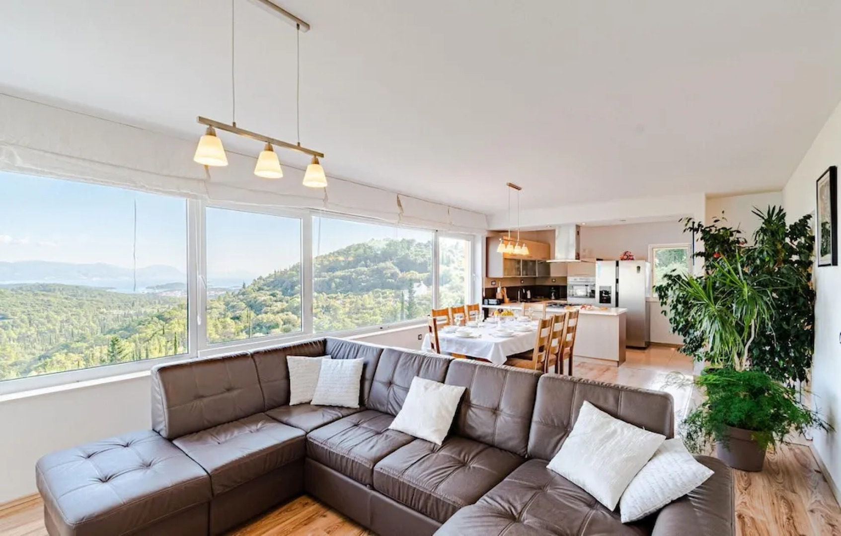 Beautiful Home in Zrnovo With 4 Bedrooms, Wifi and Outdoor Swimming Pool