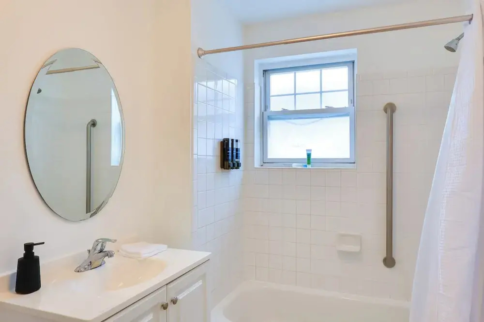 Walk to Downtown & Beach: Ocean Grove Apartment!