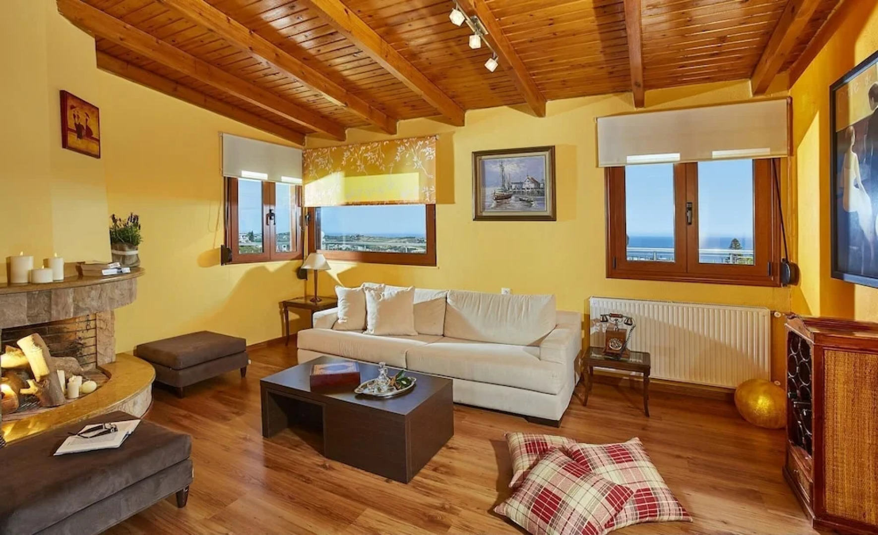 Stylish Pool Side Apartment With Stunning sea View