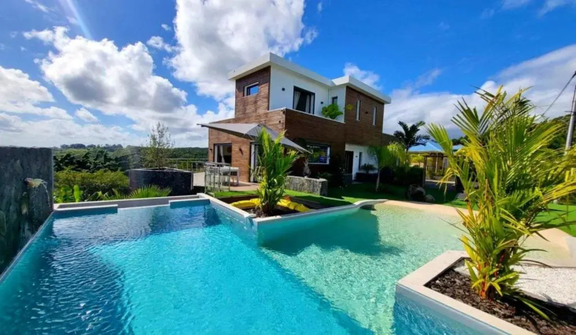 Villa de 3 chambres avec vue sur la mer piscine privee et jardin clos a Goyave a 2 km de la plage