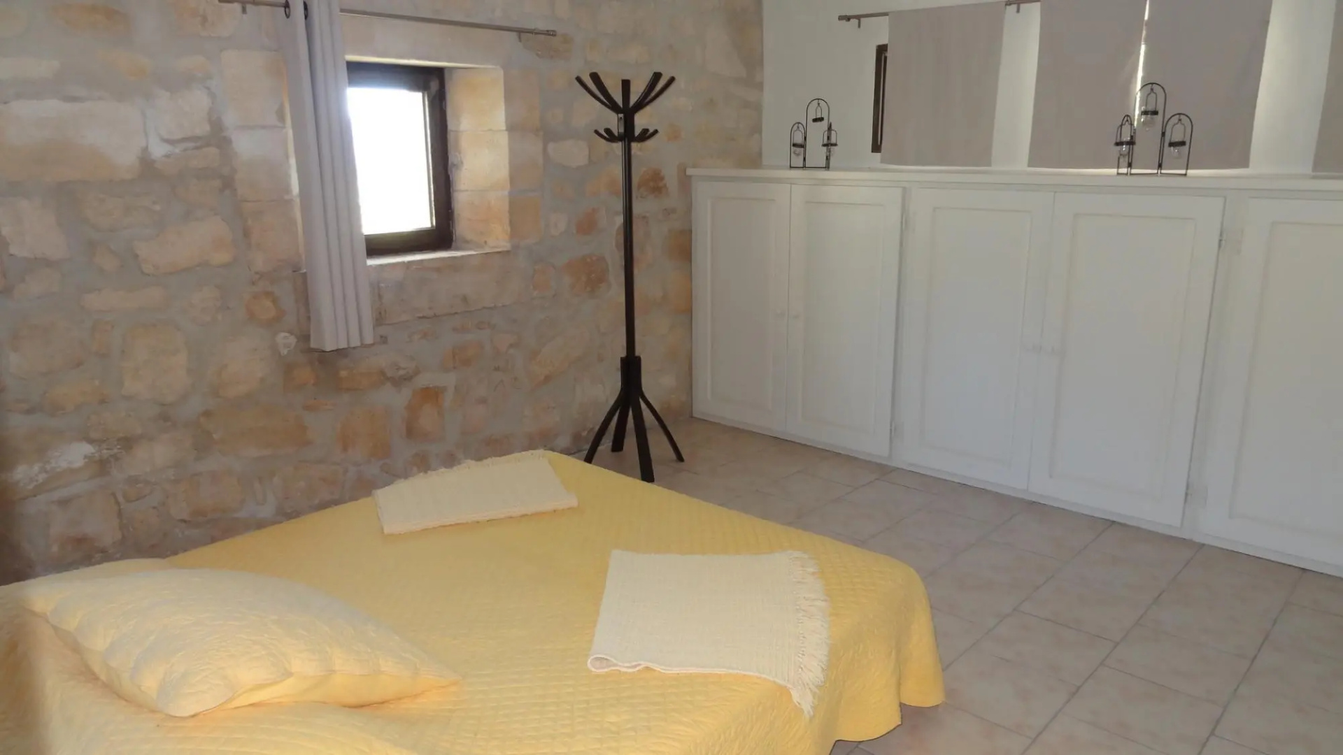 Le Dernier Chateau - Architect's Stone Villa & Pool in Picturesque Les Baux-de-Provence, 5 Bedrooms