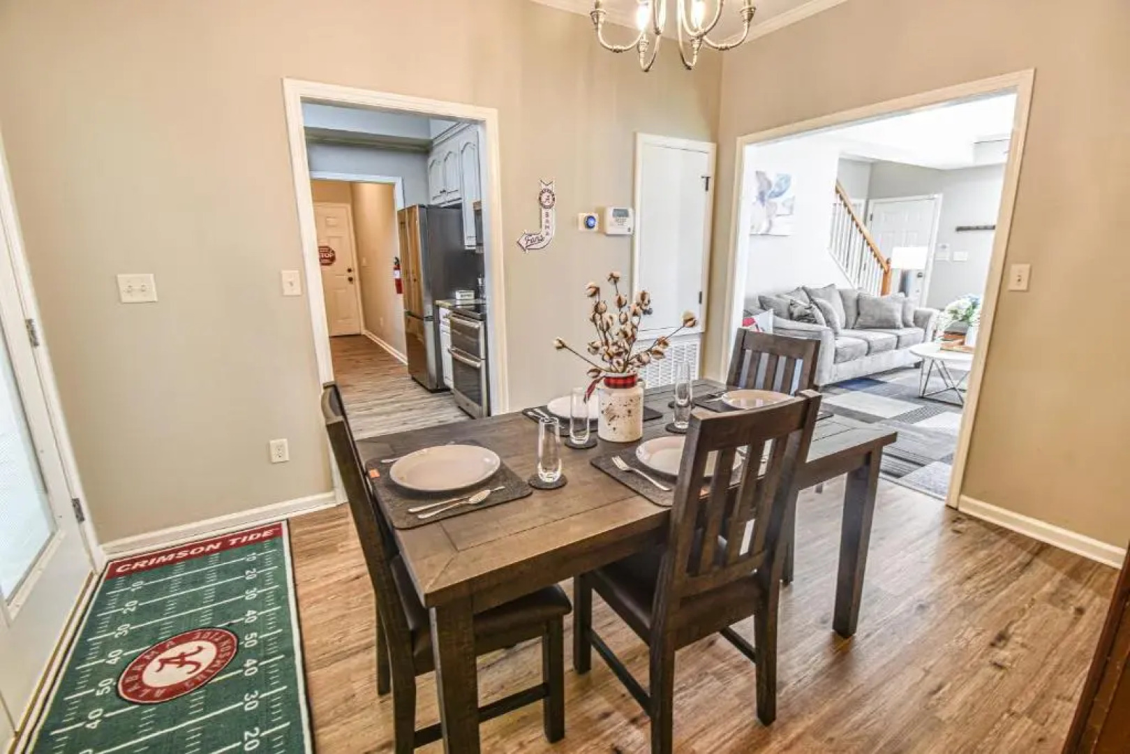 The Crimson Retreat Only 5 Miles to the Stadium BBQ Coffee Games