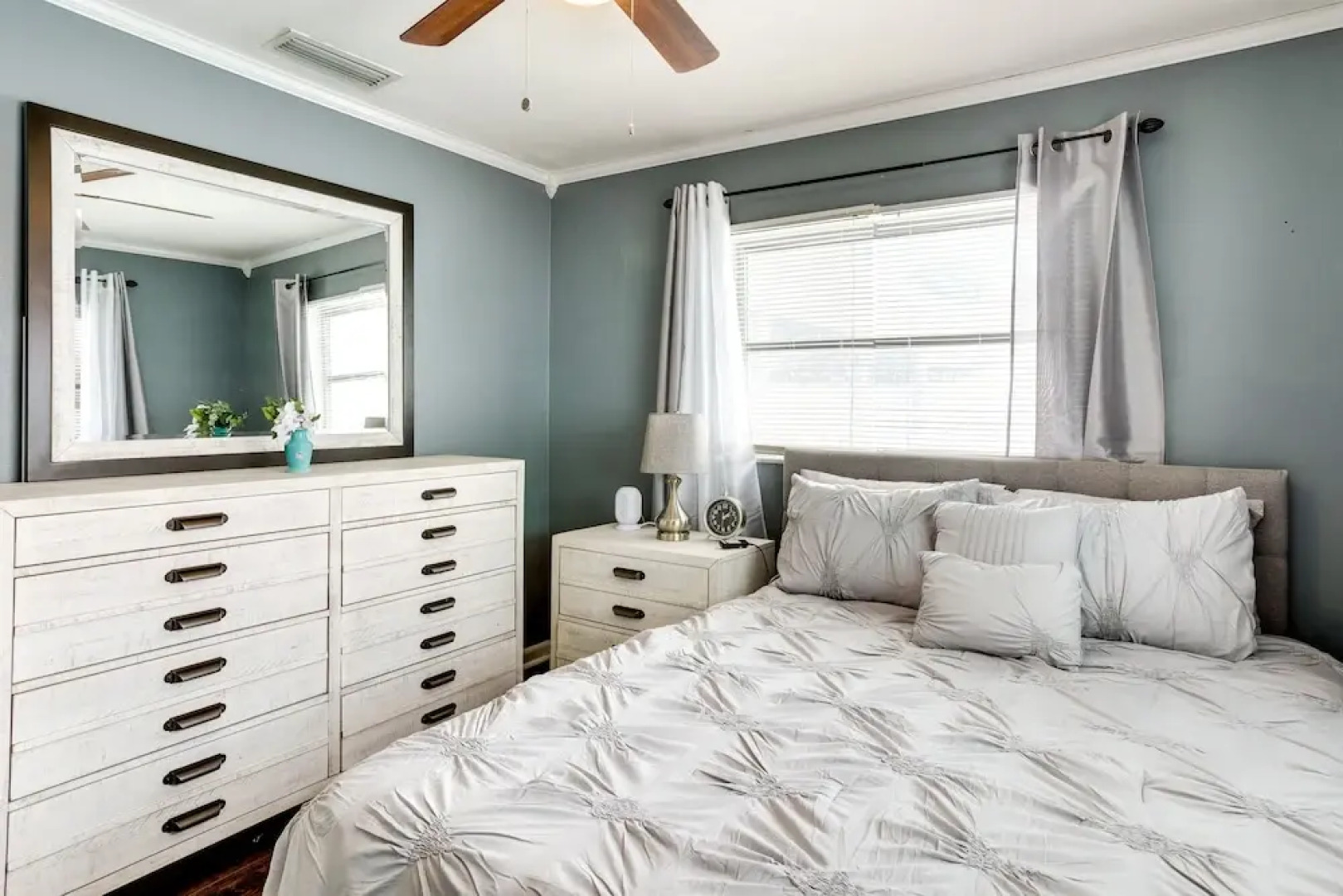 Pool & Screened-in Patio: Tropical Florida Abode