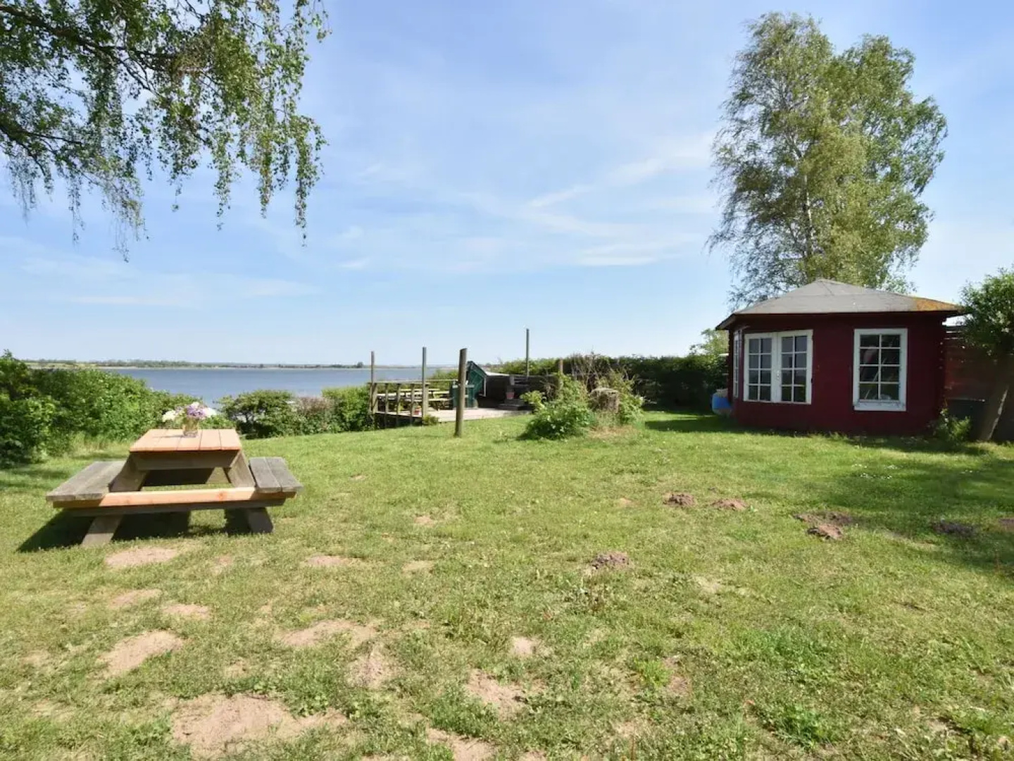 Spacious Apartment in Stove with Waterfront