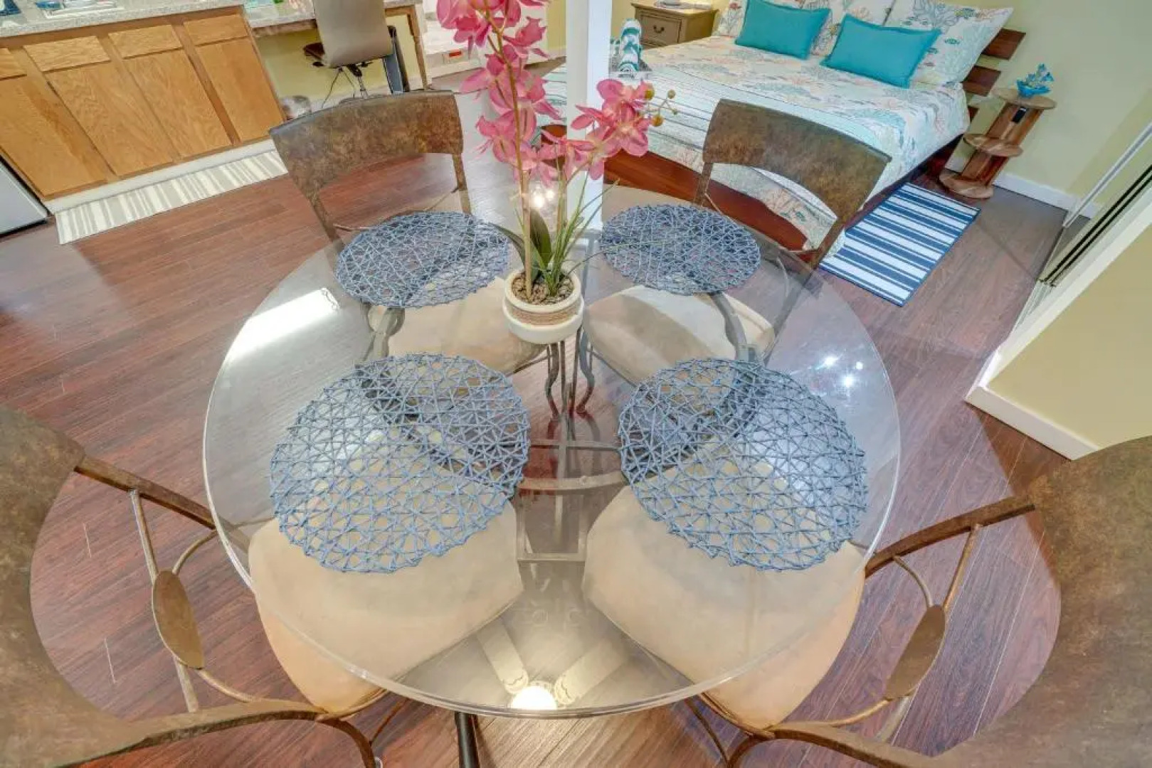 Santa Barbara Cozy Studio with Private Patio