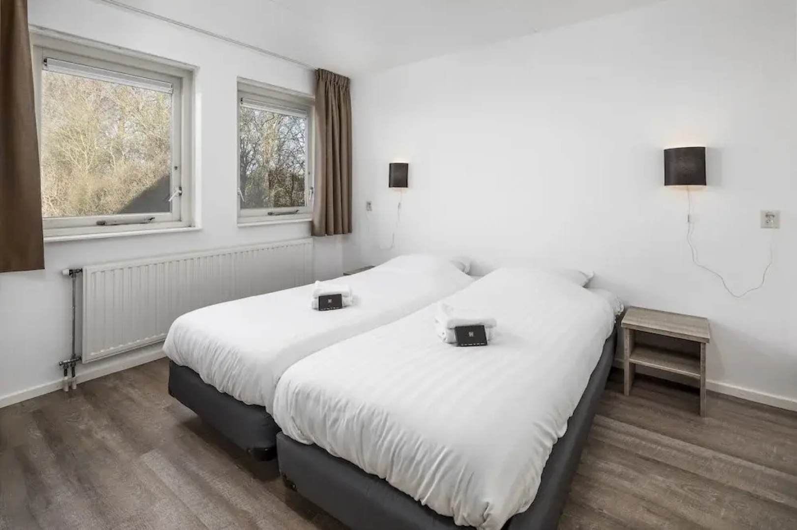 Restyled Bungalow With 2 Bathrooms, Near the Beach