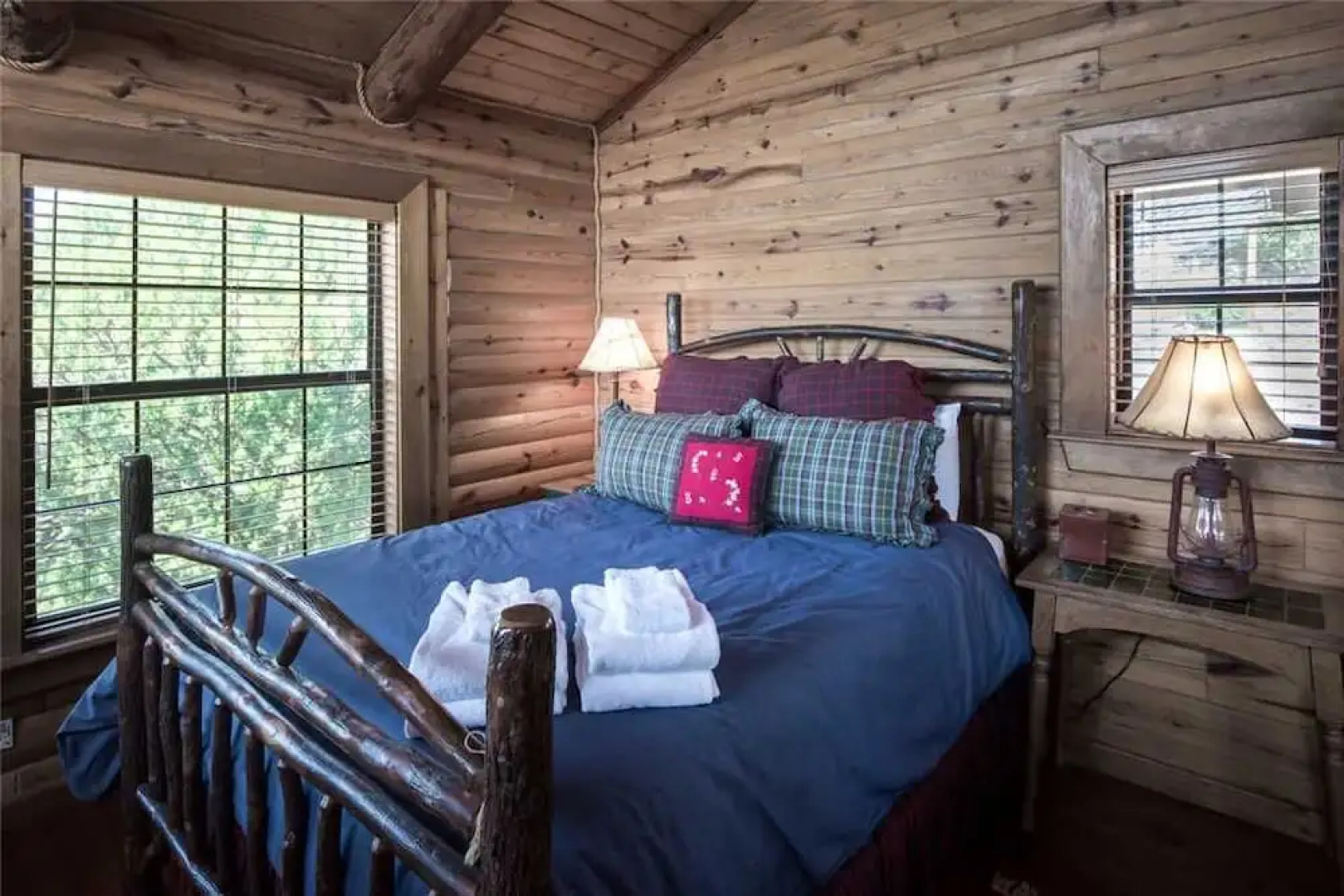 Buena Vida - Three Bedroom Cabin with Hot Tub