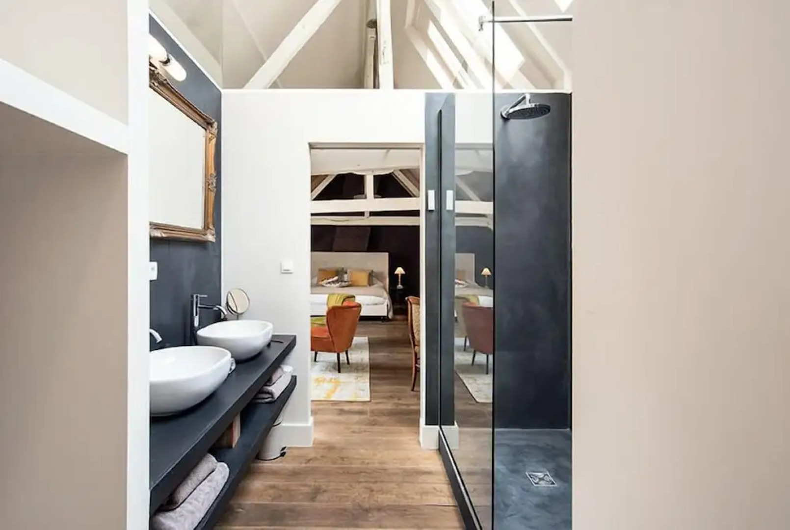 Ganda Rooms & Suites