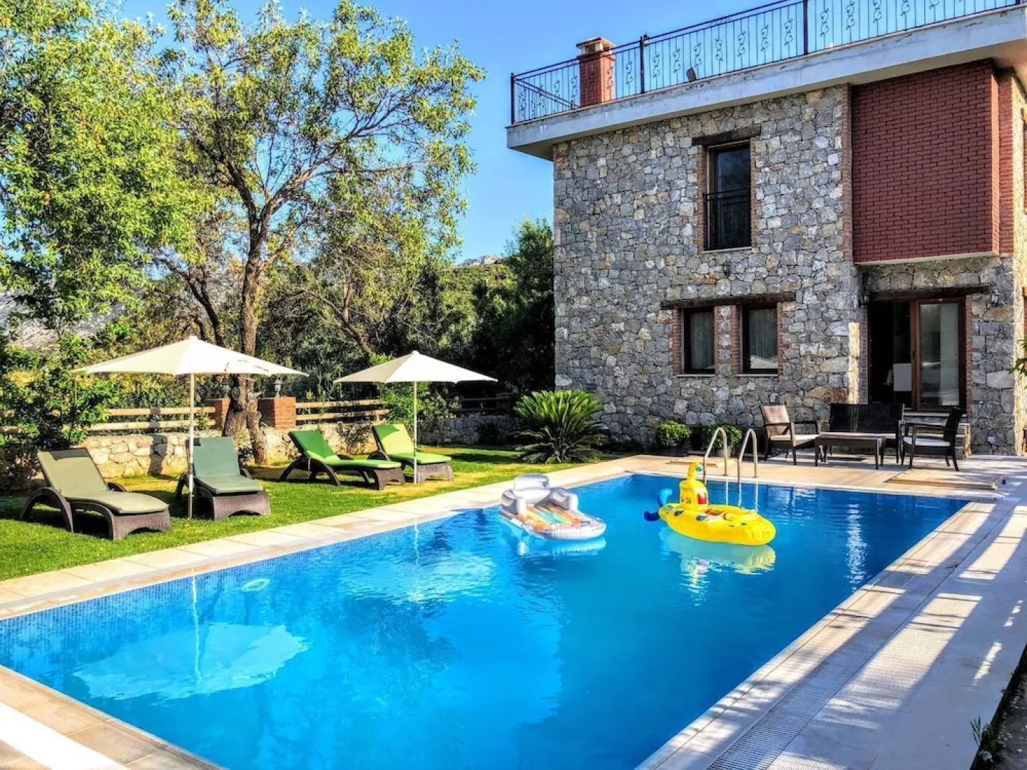 Villa Sunrise by Villamnet