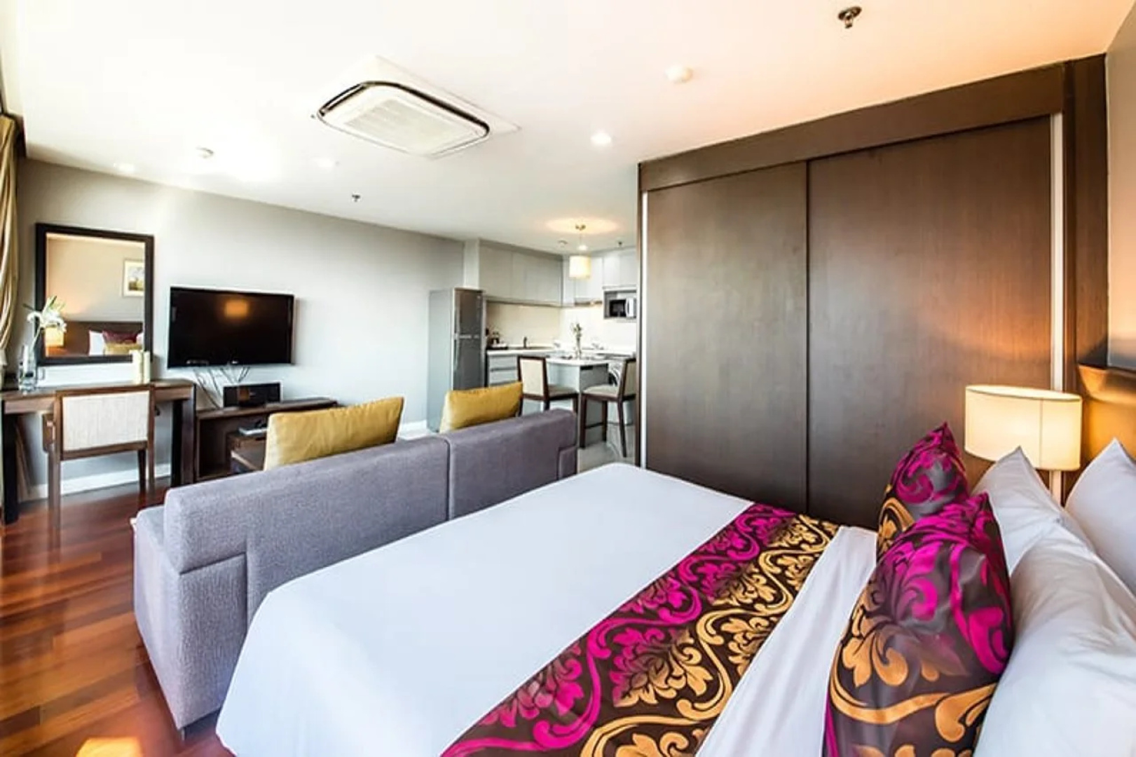 Royal Suite Hotel Bangkok