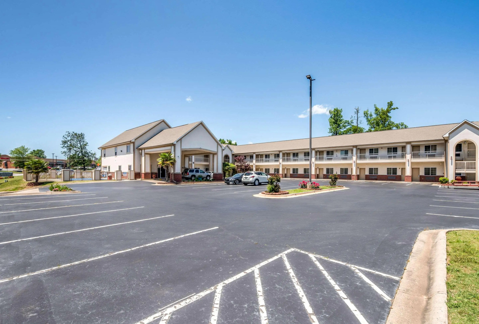 Bryant Inn & Suites