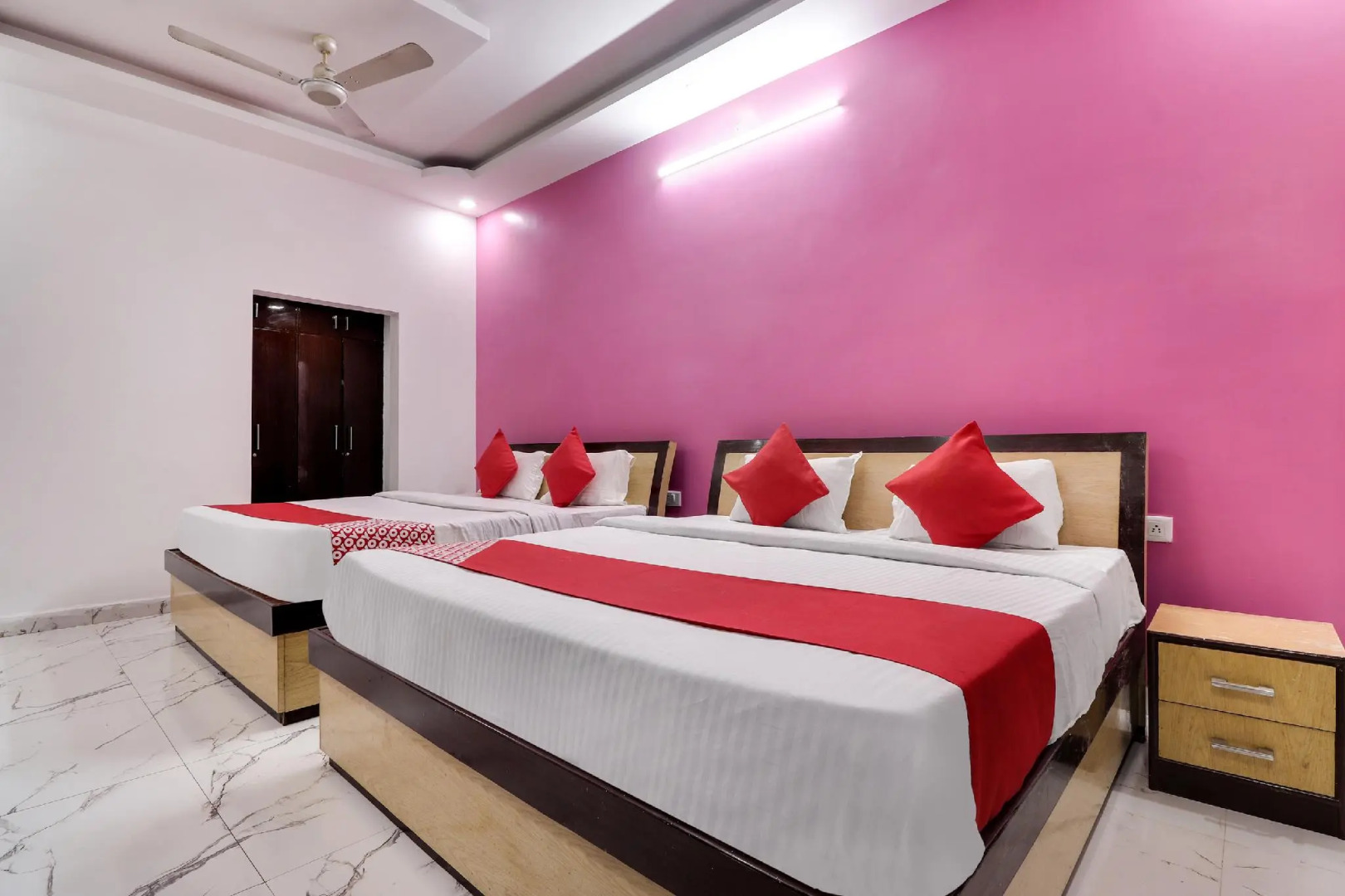 Capital O 45263 Gomti Hospitality