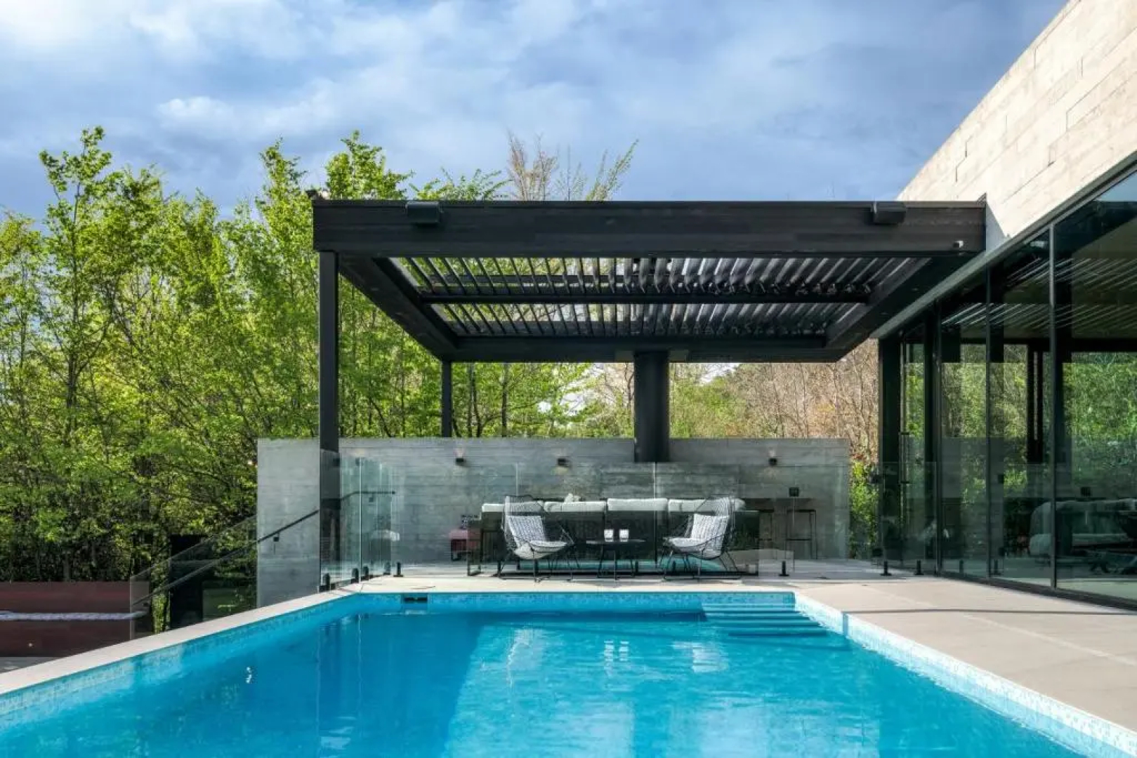 Bridle Path Retreat - Modern Private Luxury