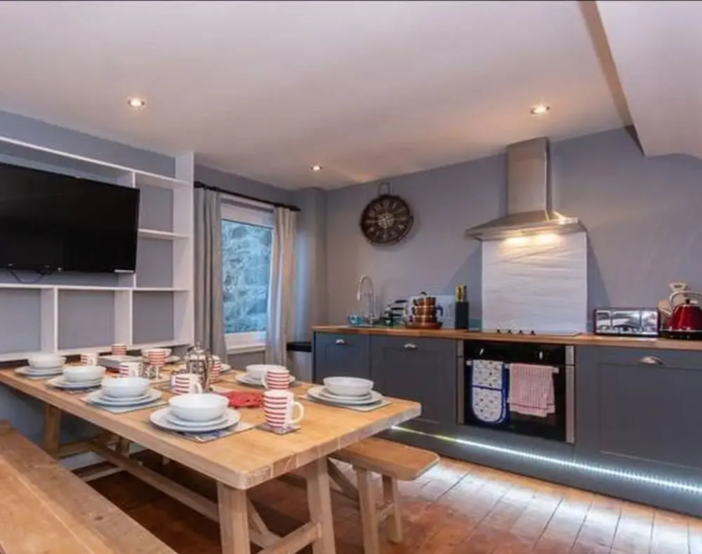Captains Lookout - Cosy House With Sea Views