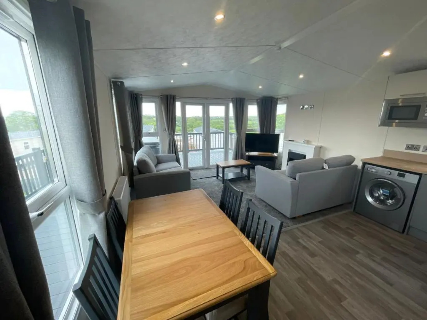 Luxury 6 Bed Lodge with Hot Tub