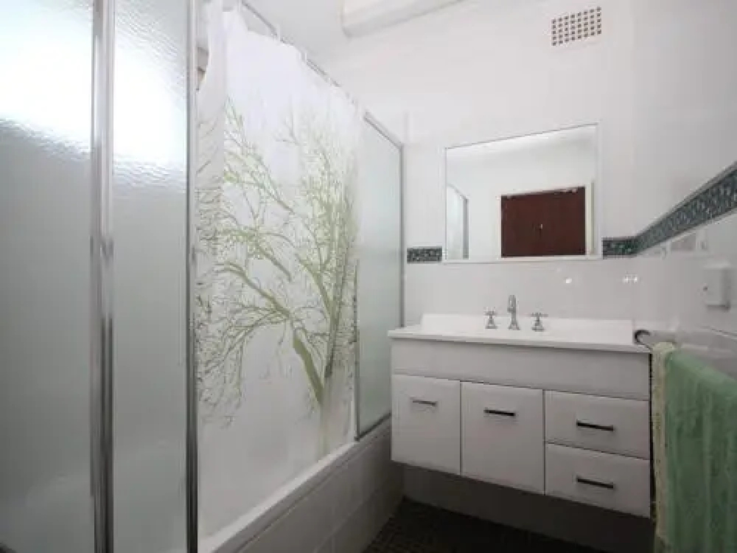 BEACHFRONT 3- 3/12 Bundella Ave LC