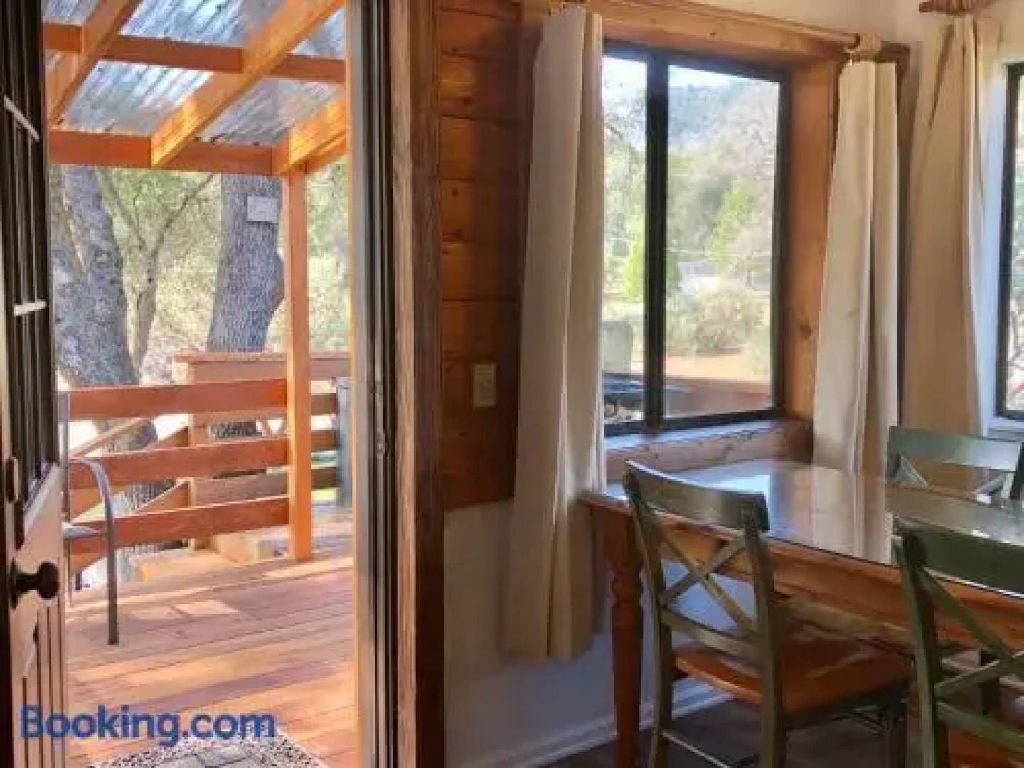 Sierra Mountain Lodge