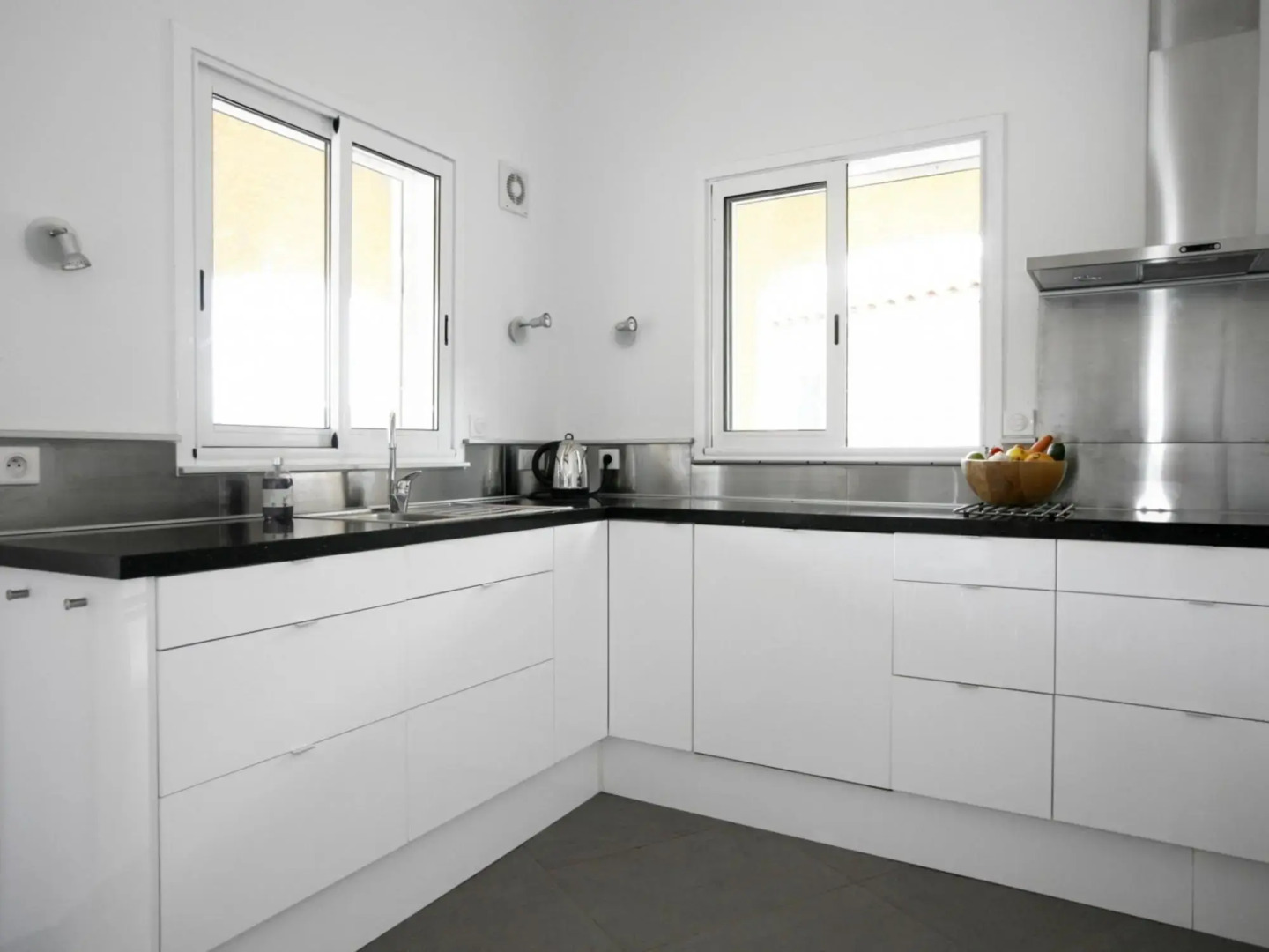 Peaceful Villa With Pool & Views