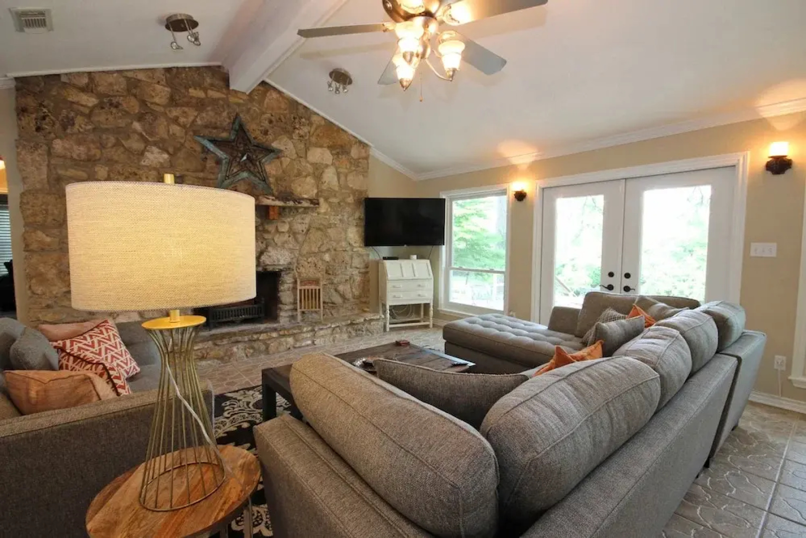 Maverick's River Retreat 3 Bedrooms 2 Bathrooms Home