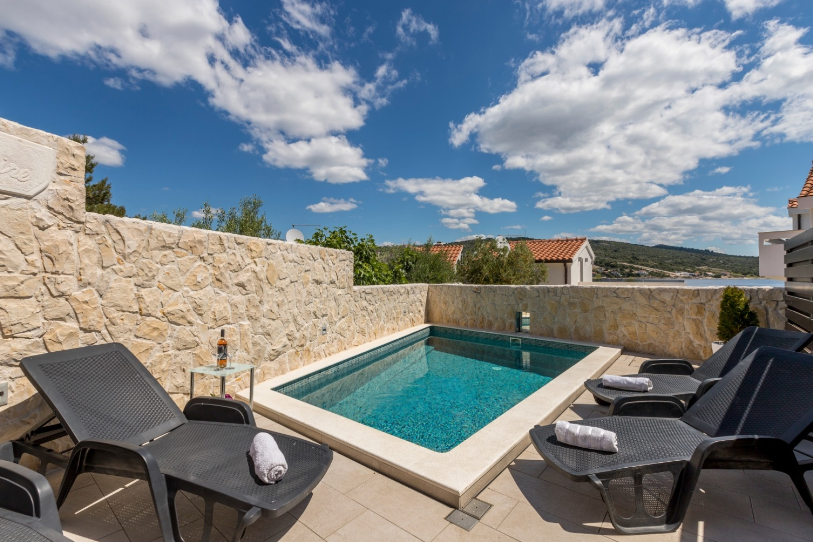 Holiday house Goldie - 30 m from beach: Sevid, Riviera Trogir
