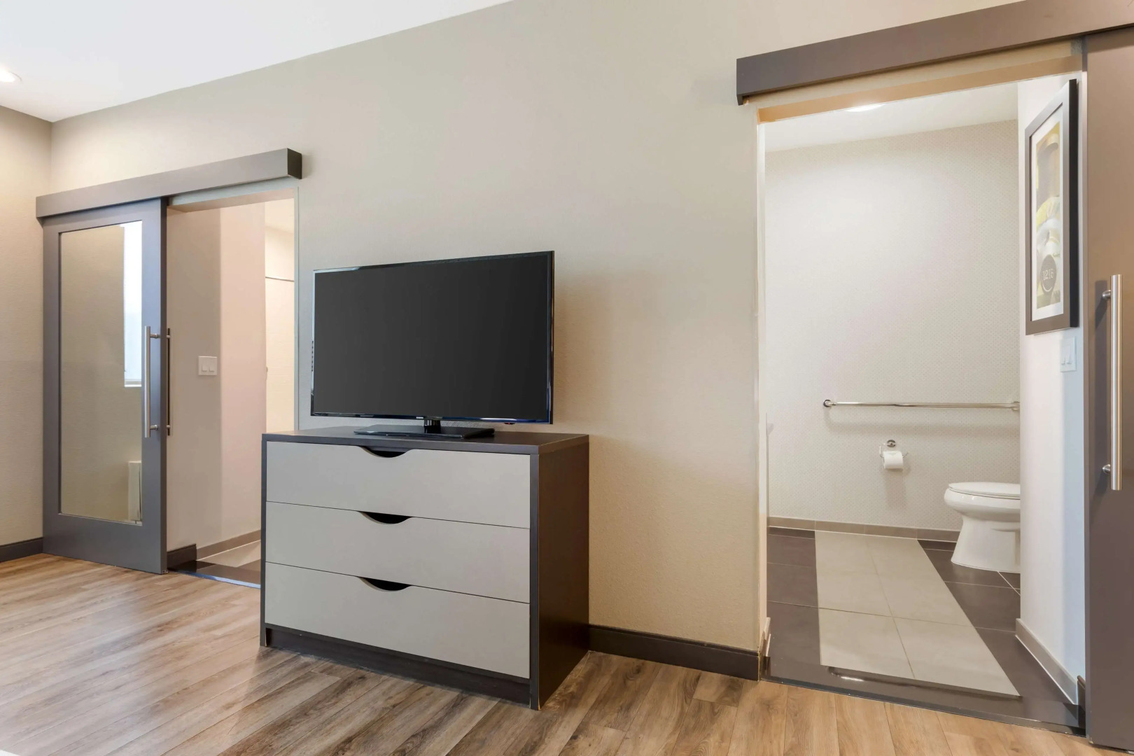 GLō Best Western Dallas South DeSoto