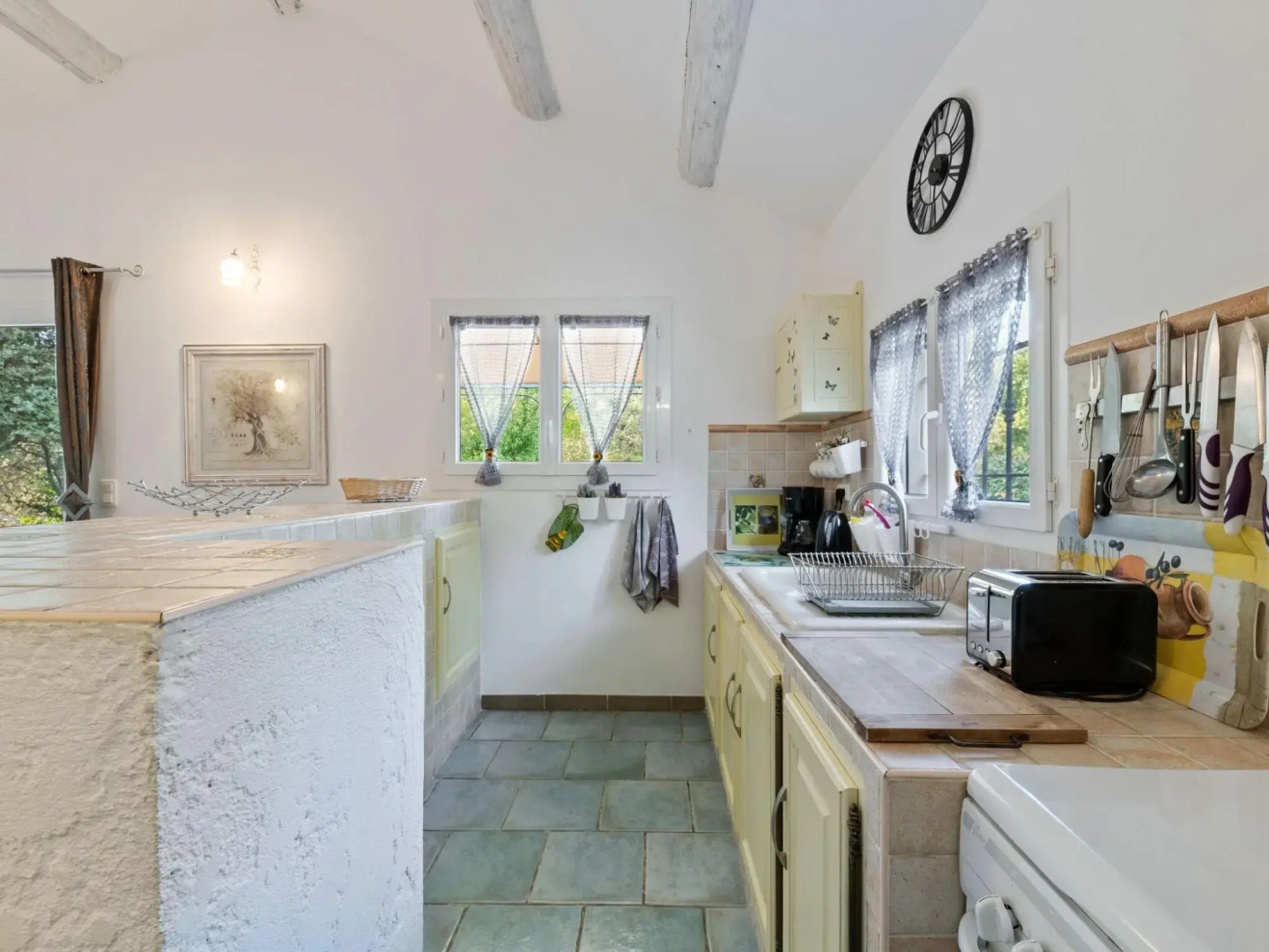 Tastefully Furnished Villa With Terrace, Private Swimming Pool Near of Lambesc