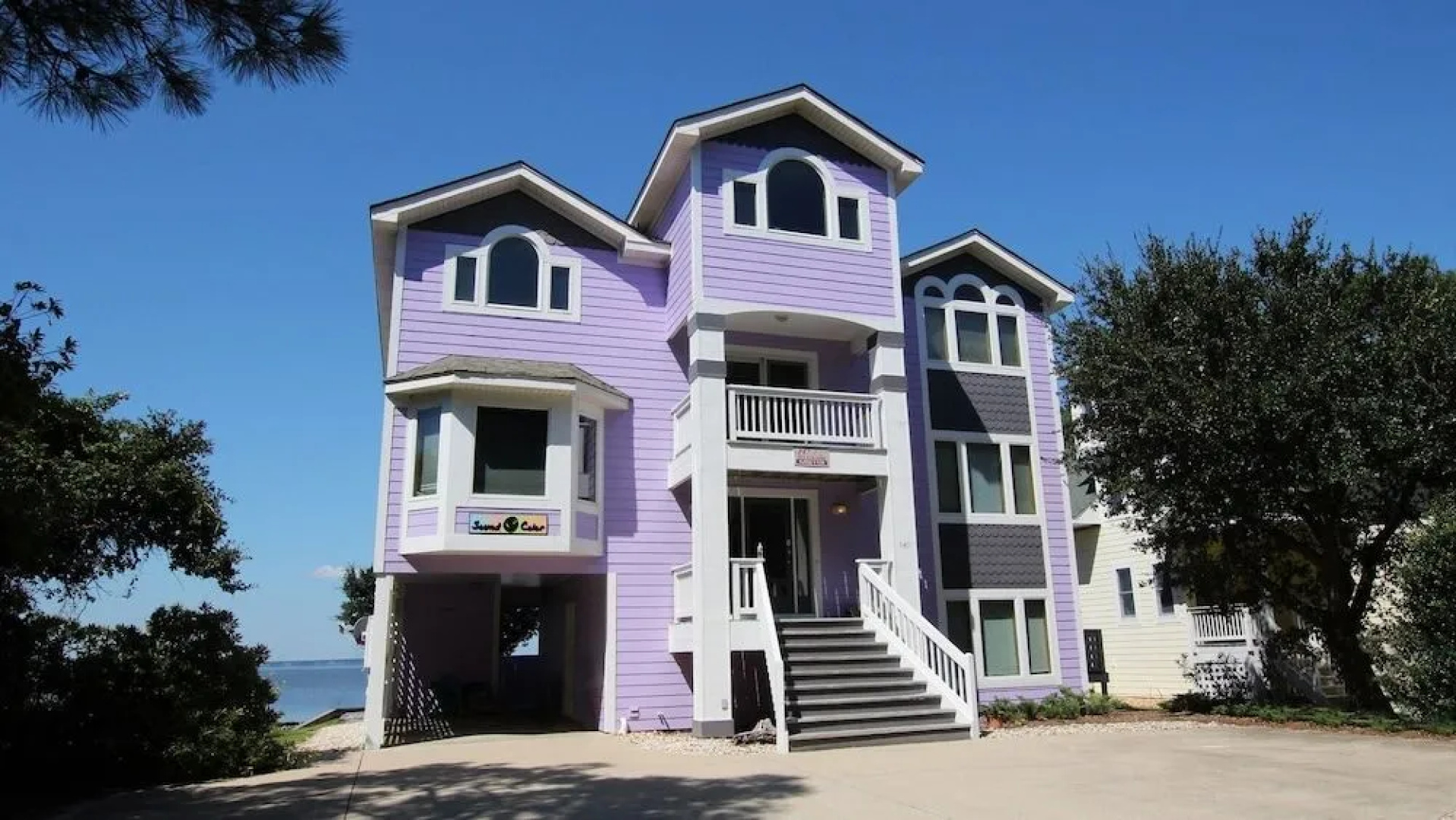 Sound and Color - 8 Br Home