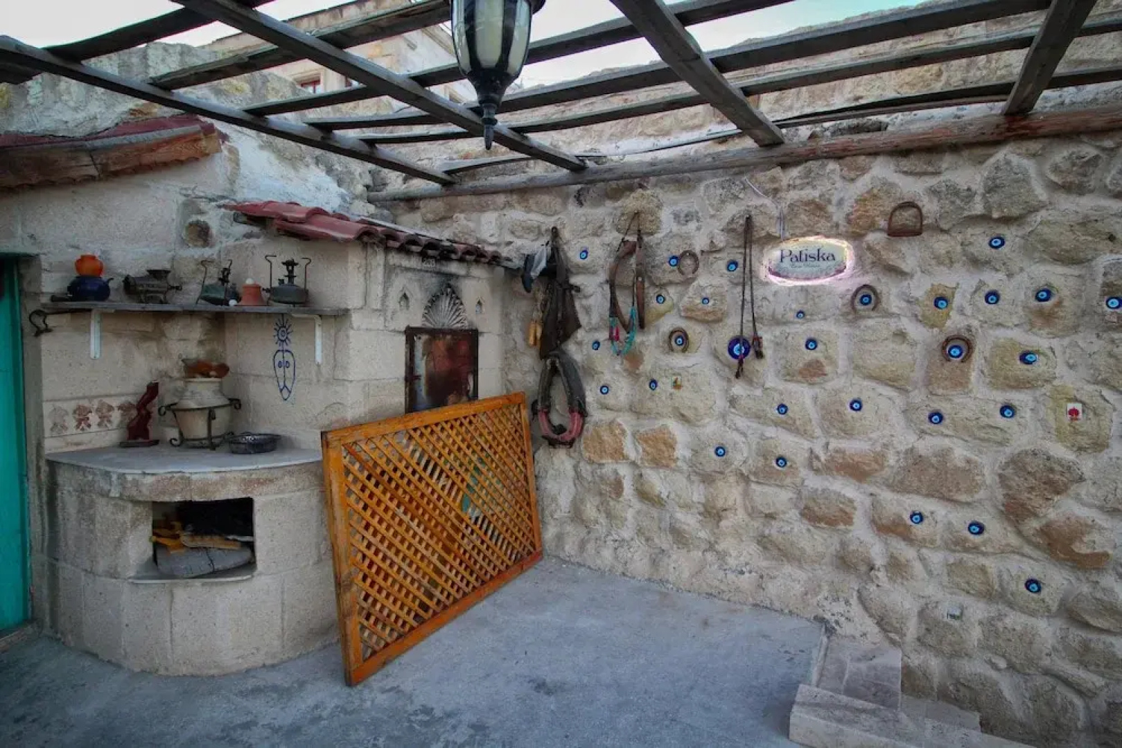 Patisca Cave House