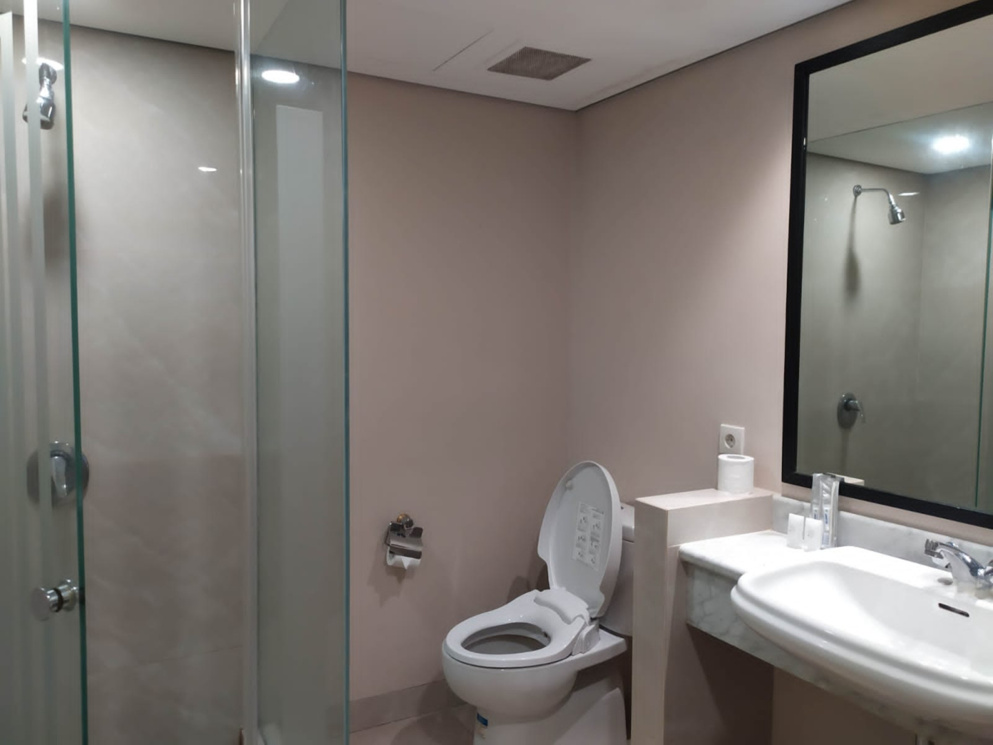 Grand Tropic Suites Hotel