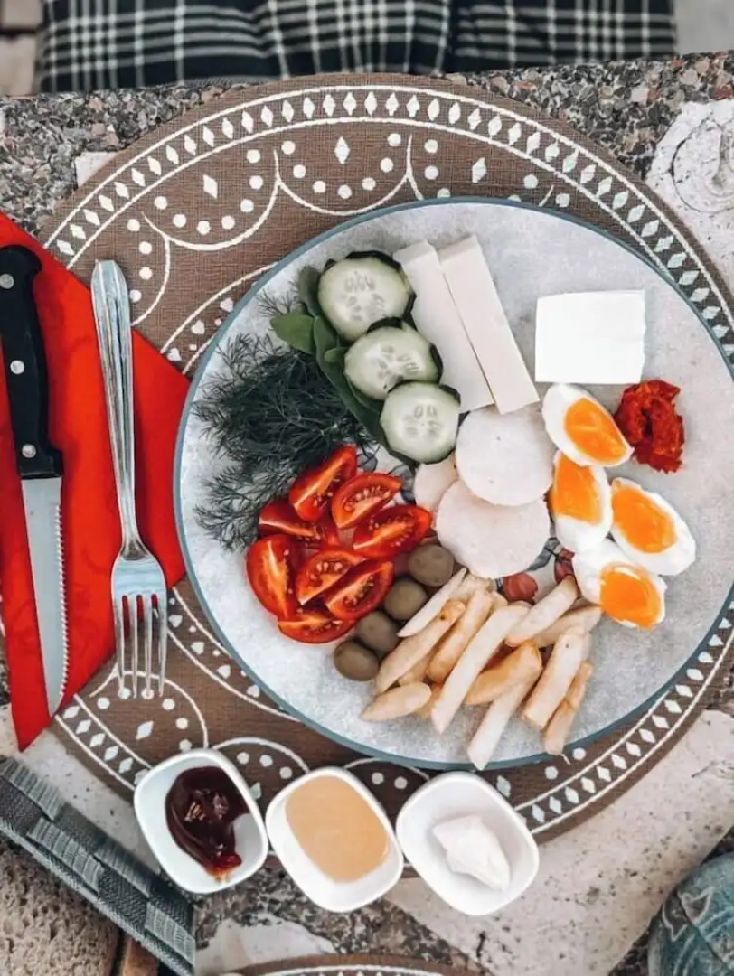 Sereni̇ta Stone House