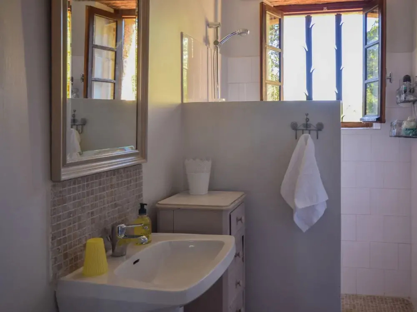 Charming Holiday Home With Deckchairs, Garden, Terrace, BBQ