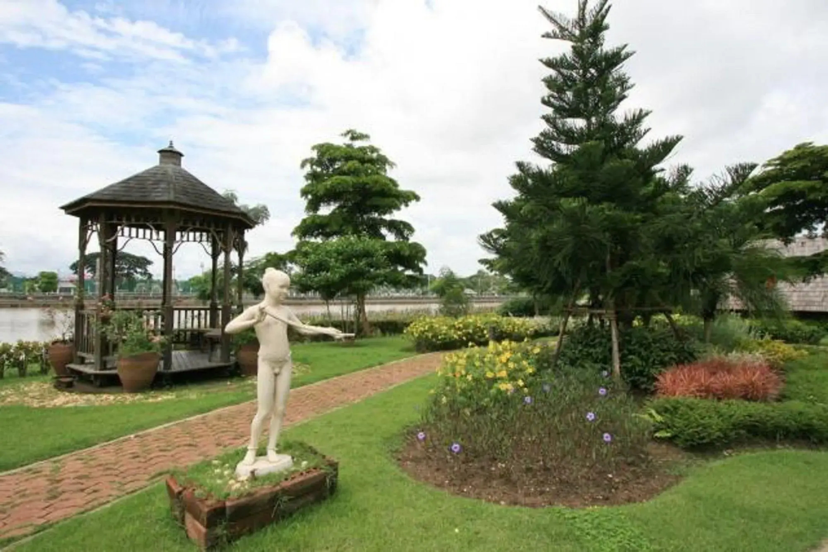 The Imperial River House Resort
