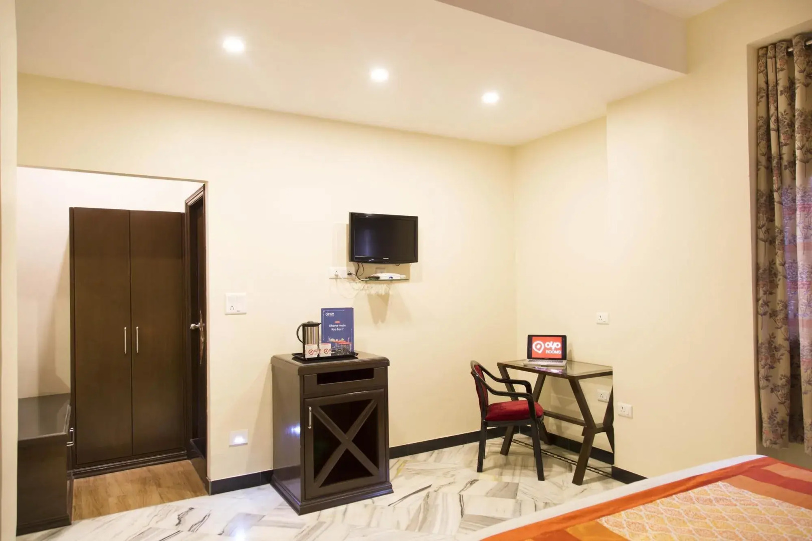 OYO 1322 Hotel Galaxy