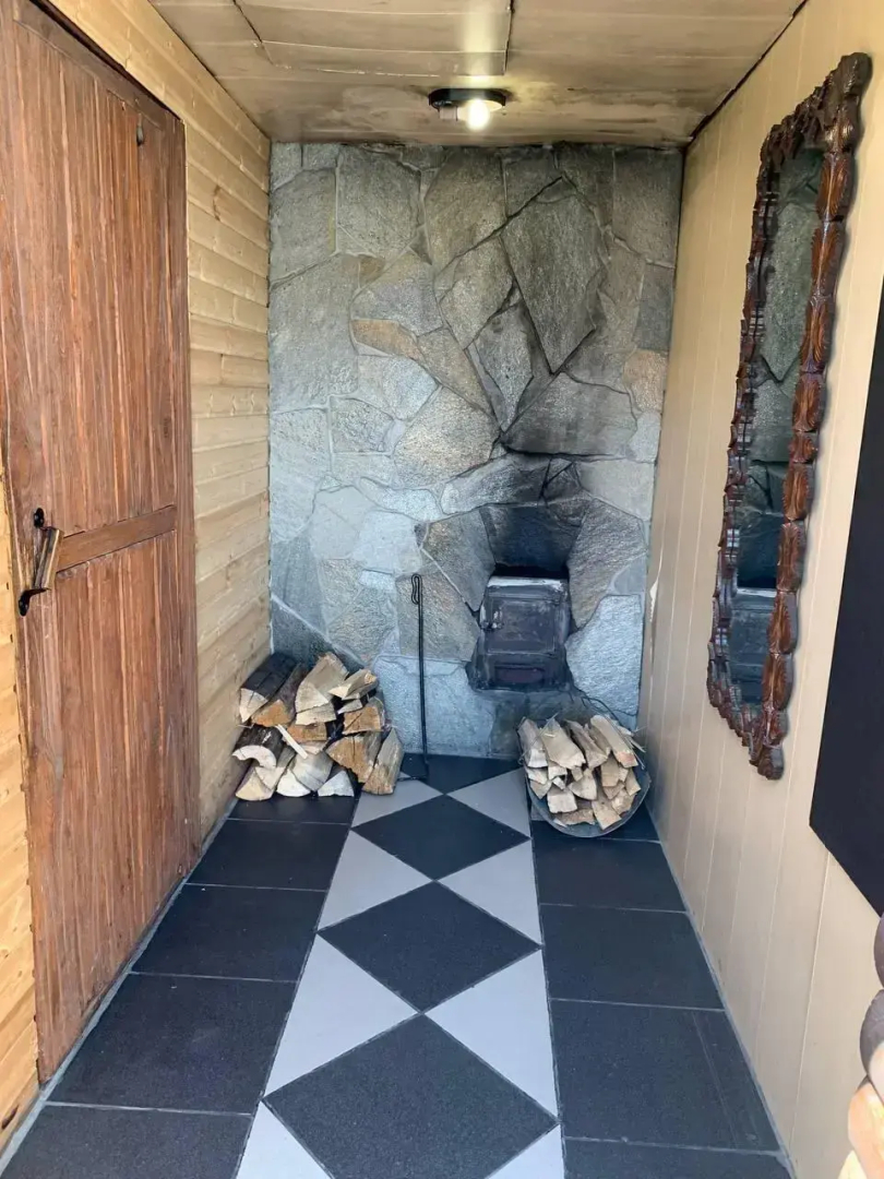 Дом с бассейном и баней